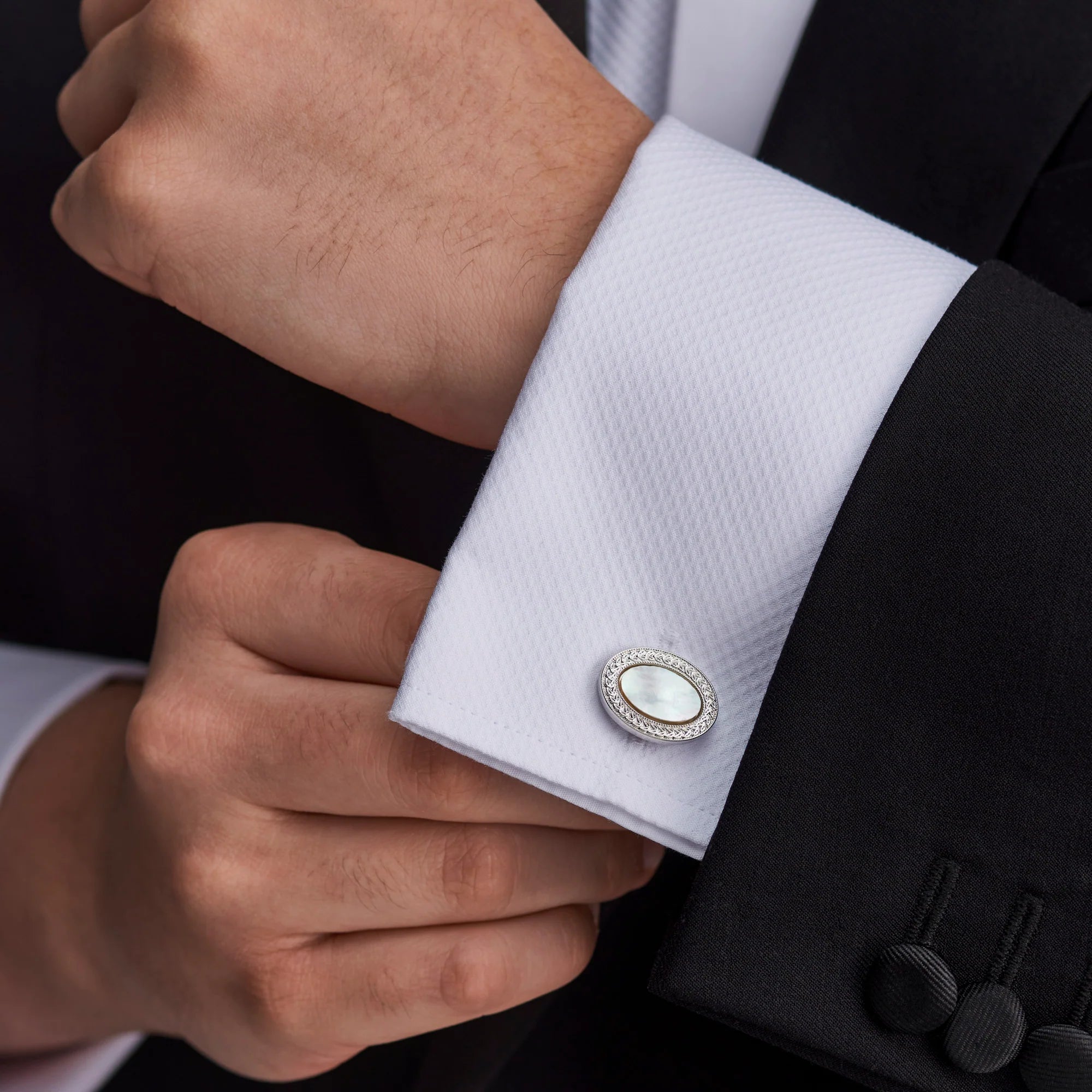 Deakin & Francis Mother-of-Pearl Oval Wreath Rhodium Cufflinks