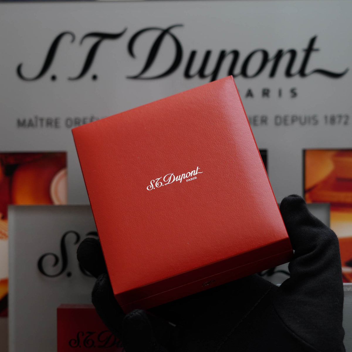 Vintage 1980 St Dupont 24k Gold Finish Black Lacquer Gold Powder Ligne 2 LD Lighter