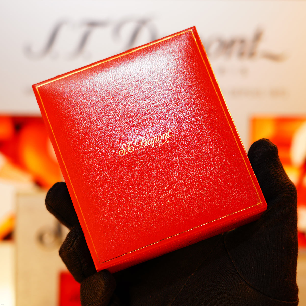 Vintage 1990 S.T. Dupont Ligne 1 Short “3D Guilloché” Lighter – Heavy Silver‑Finish with Mixed Stripe‑and‑Dot Relief Pattern, NOS Condition, Full Set