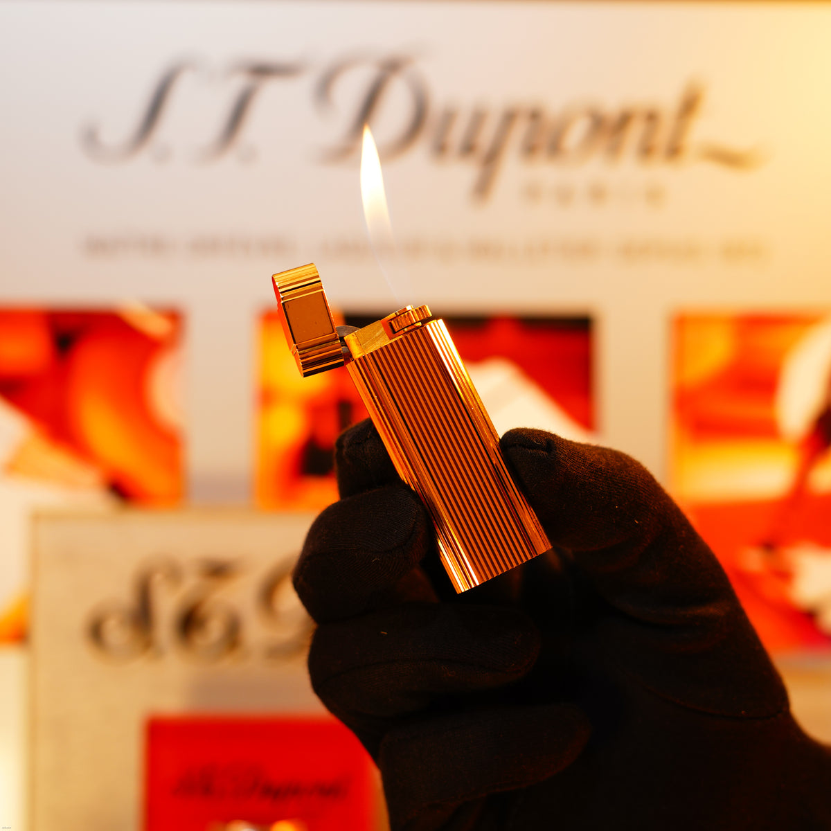 Vintage 1980 Cartier Lighter – Heavy 24K Gold Finish Vertical‑Line Pattern, Rare Model in Fair Used Condition, Full Set