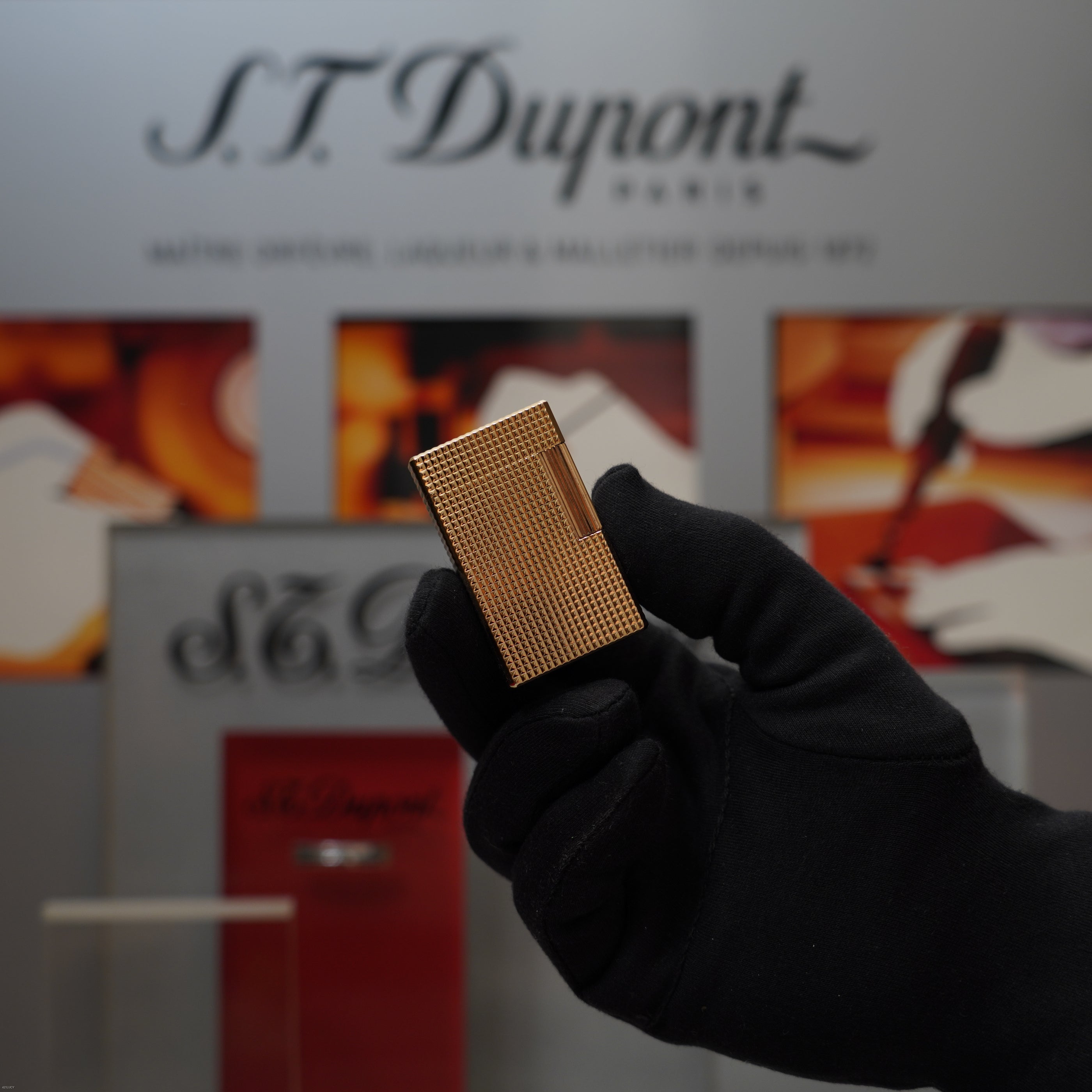 Vintage 1978 S.T. Dupont Large Ligne 1 Heavy 24k Gold Finish Diamond Head Pattern Lighter