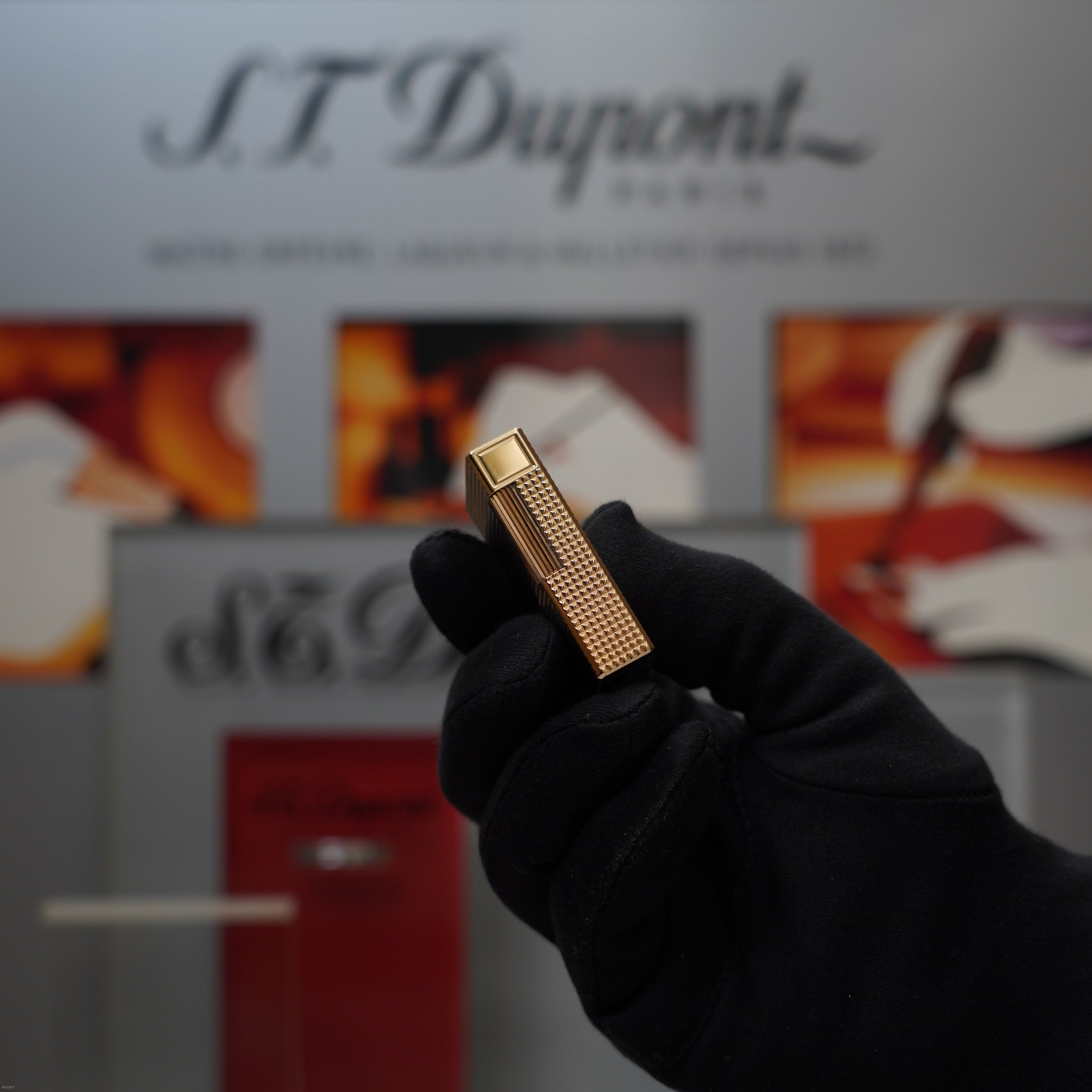 Vintage 1978 S.T. Dupont Large Ligne 1 Heavy 24k Gold Finish Diamond Head Pattern Lighter