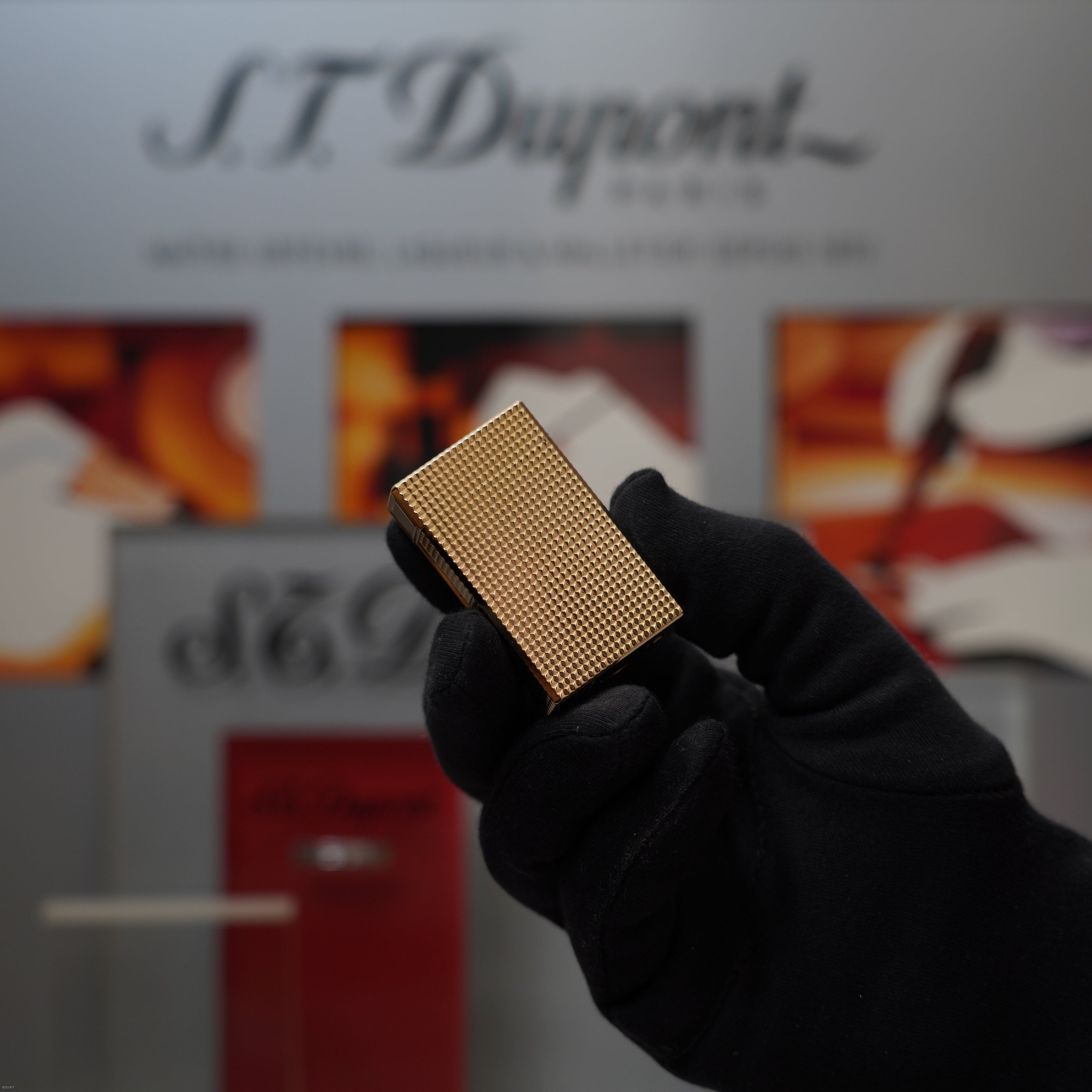 Vintage 1978 S.T. Dupont Large Ligne 1 Heavy 24k Gold Finish Diamond Head Pattern Lighter