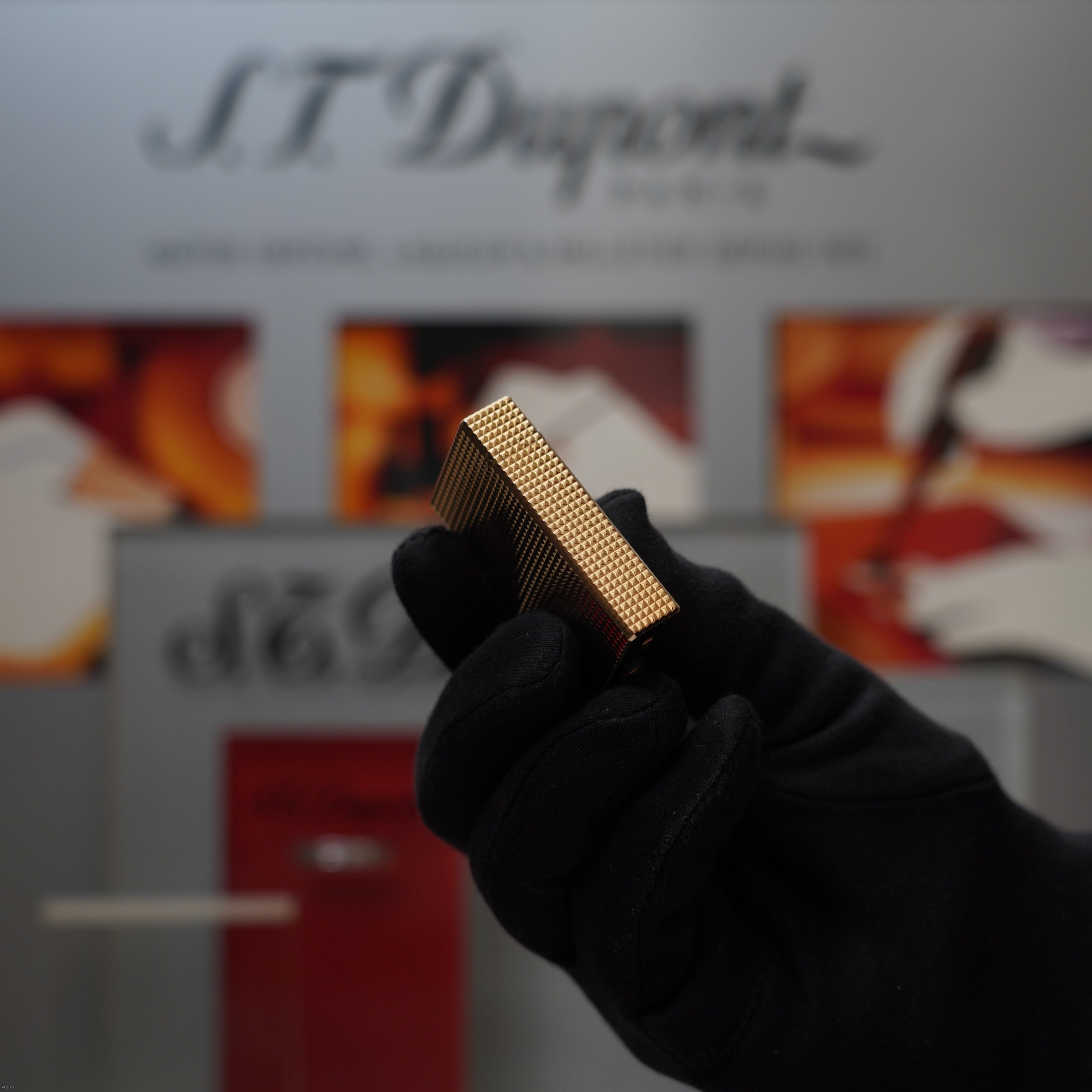 Vintage 1978 S.T. Dupont Large Ligne 1 Heavy 24k Gold Finish Diamond Head Pattern Lighter
