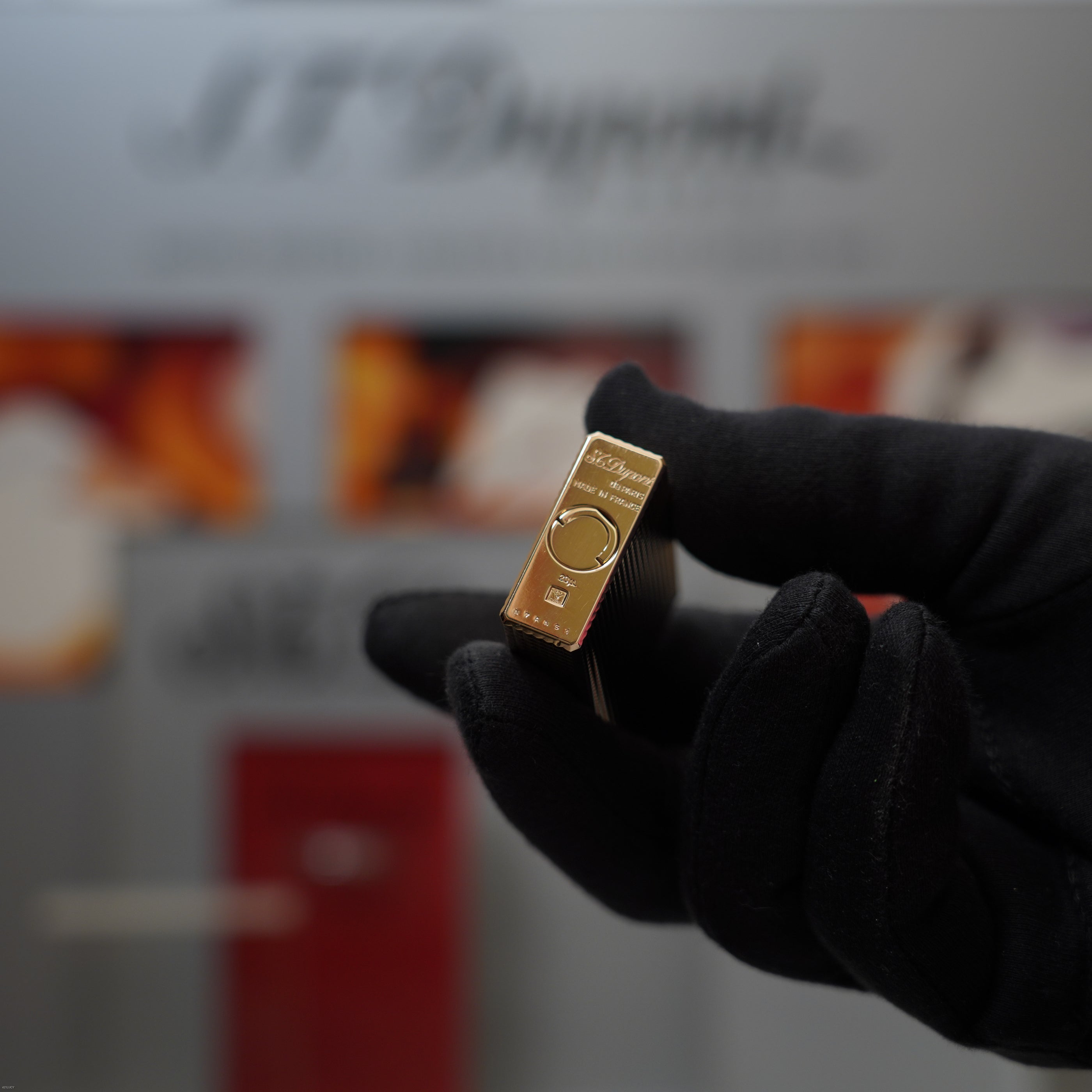 Vintage 1978 S.T. Dupont Large Ligne 1 Heavy 24k Gold Finish Diamond Head Pattern Lighter