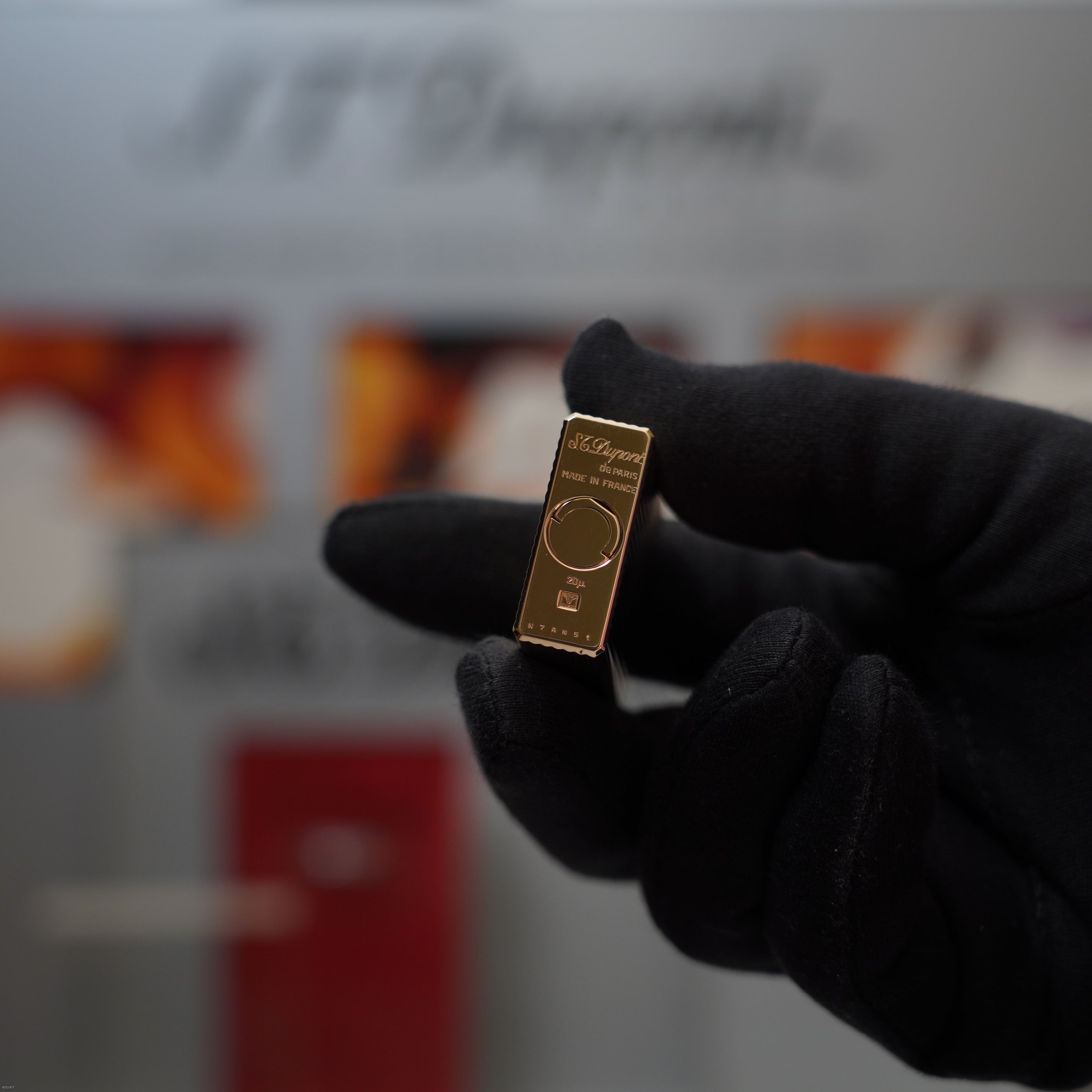 Vintage 1978 S.T. Dupont Large Ligne 1 Heavy 24k Gold Finish Diamond Head Pattern Lighter