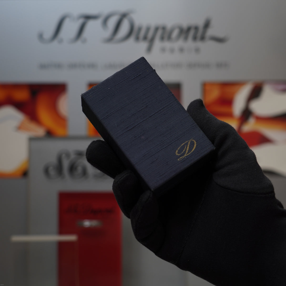 Vintage 1978 S.T. Dupont Large Ligne 1 Heavy 24k Gold Finish Diamond Head Pattern Lighter