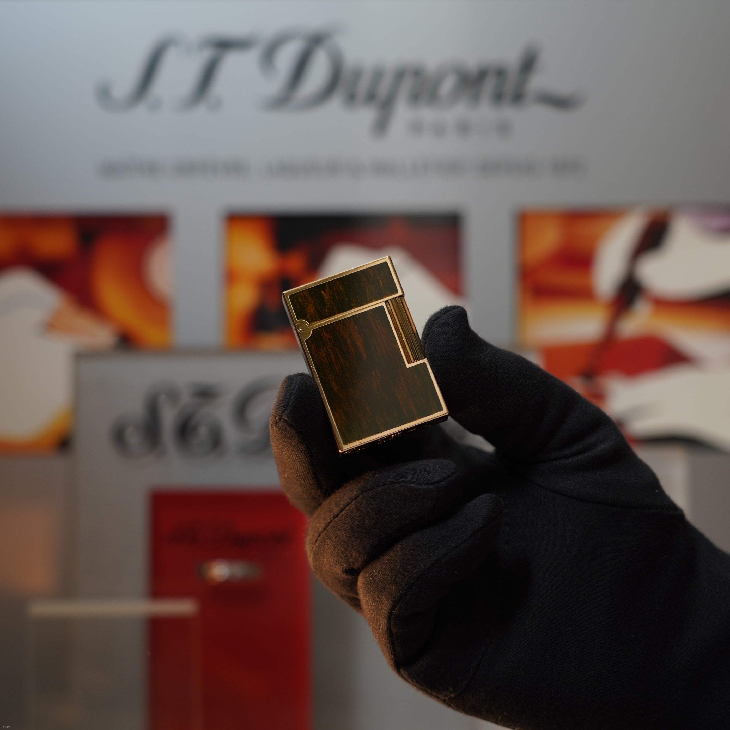 Vintage Early 1980s S.T. Dupont Medium Ligne 2 Heavy 24k Gold Finish Natural Wood with Lacquer Lighter