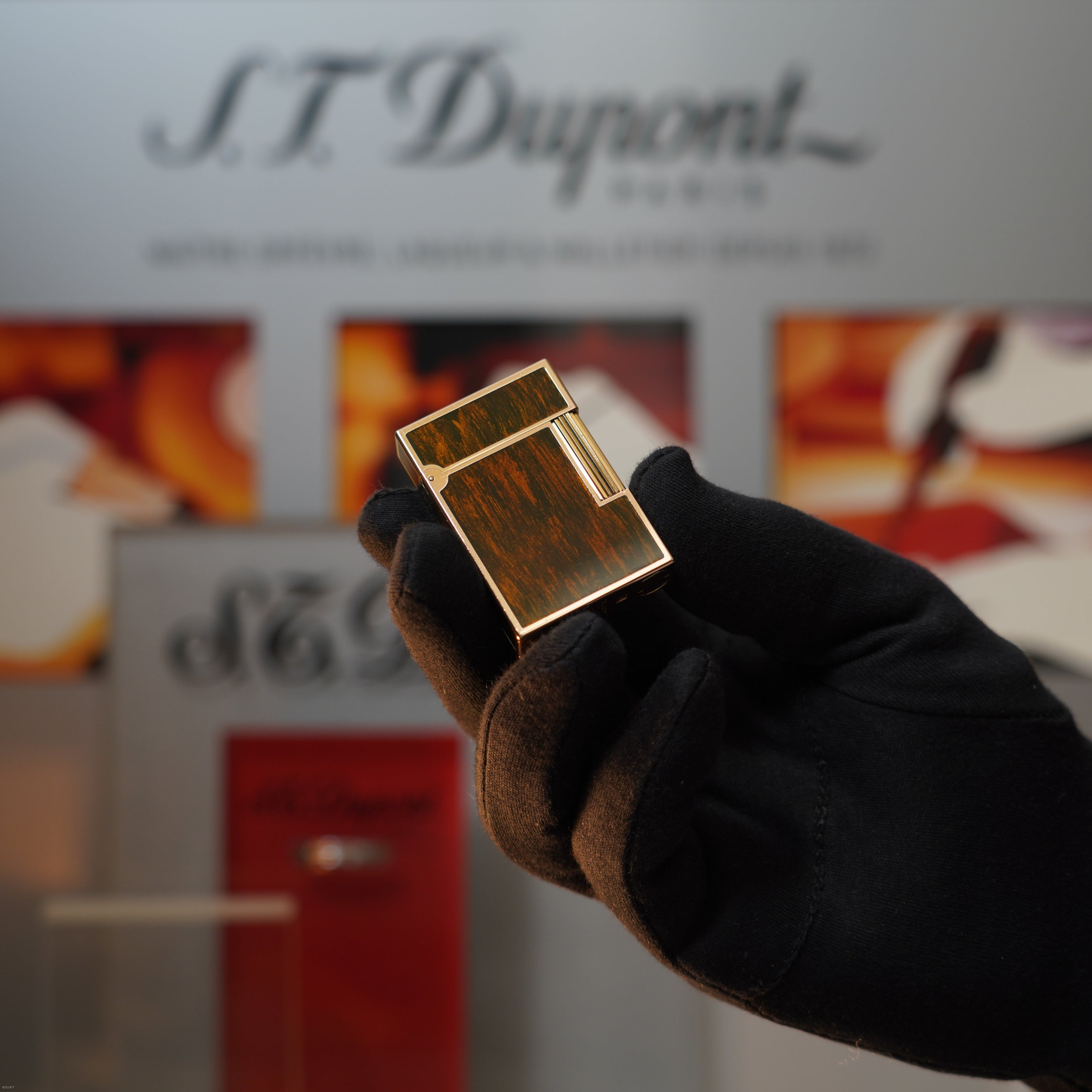 Vintage Early 1980s S.T. Dupont Medium Ligne 2 Heavy 24k Gold Finish Natural Wood with Lacquer Lighter