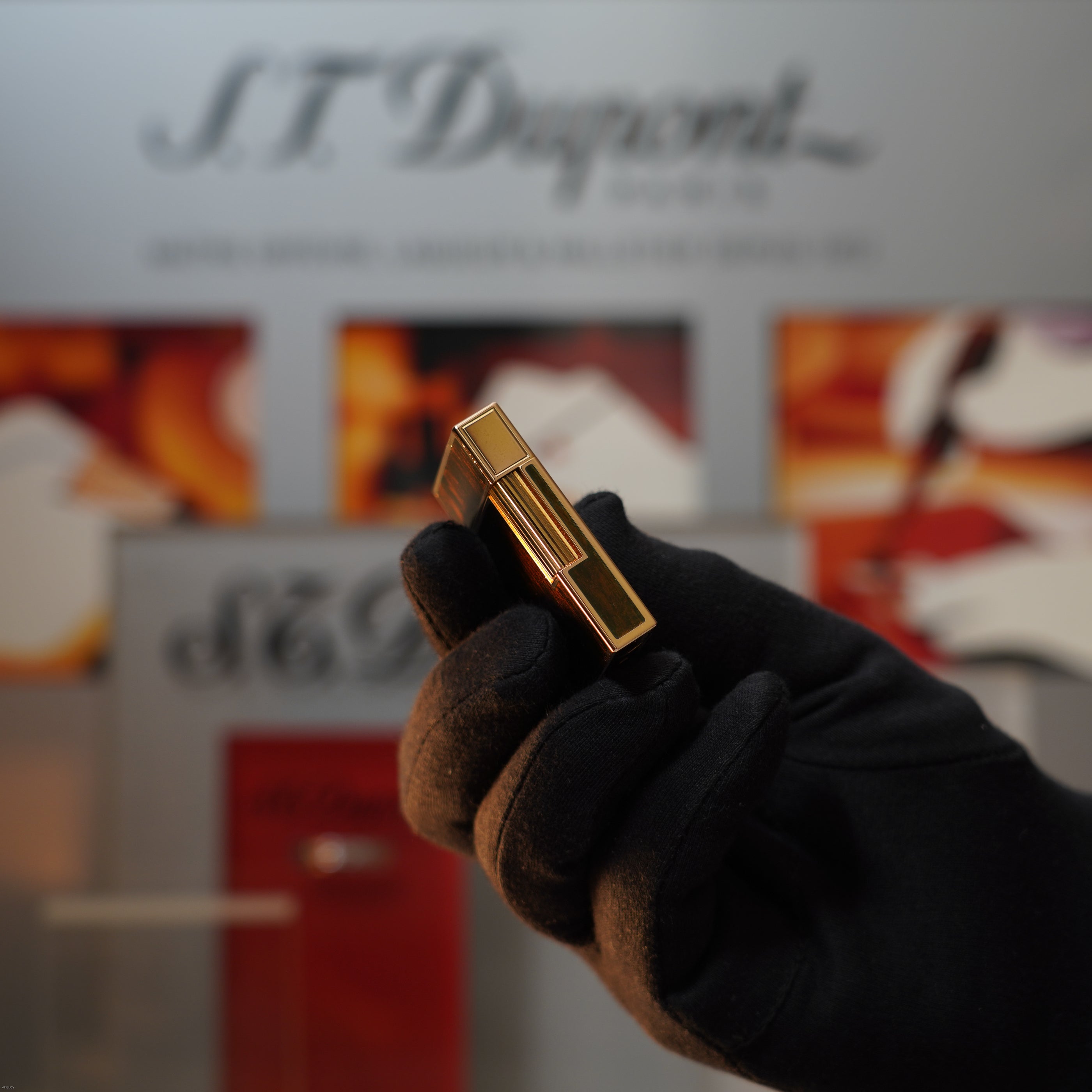 Vintage Early 1980s S.T. Dupont Medium Ligne 2 Heavy 24k Gold Finish Natural Wood with Lacquer Lighter
