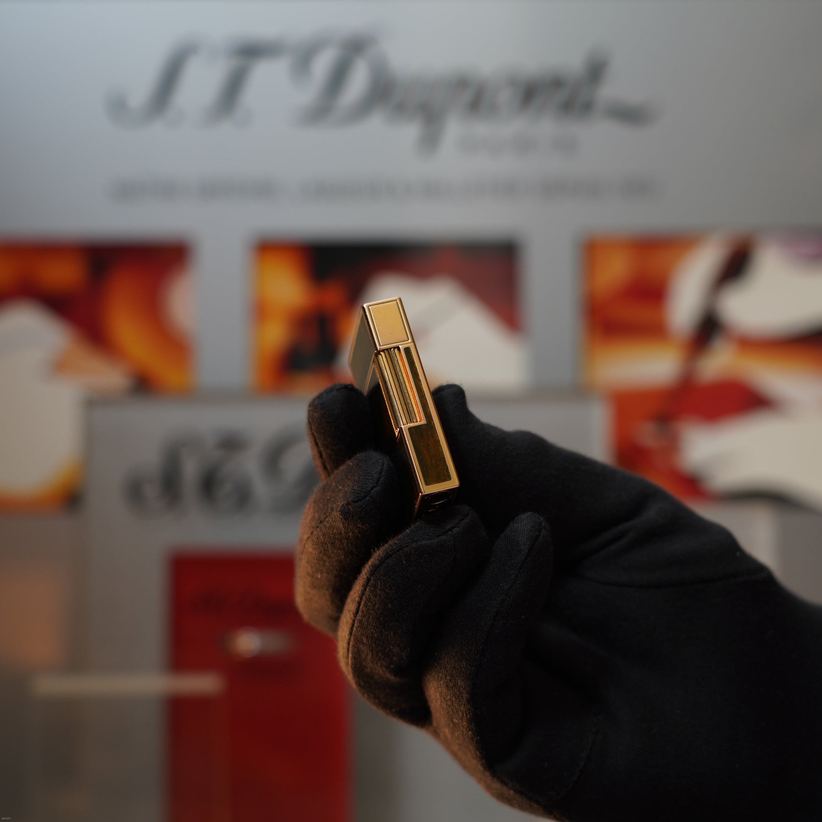 Vintage Early 1980s S.T. Dupont Medium Ligne 2 Heavy 24k Gold Finish Natural Wood with Lacquer Lighter