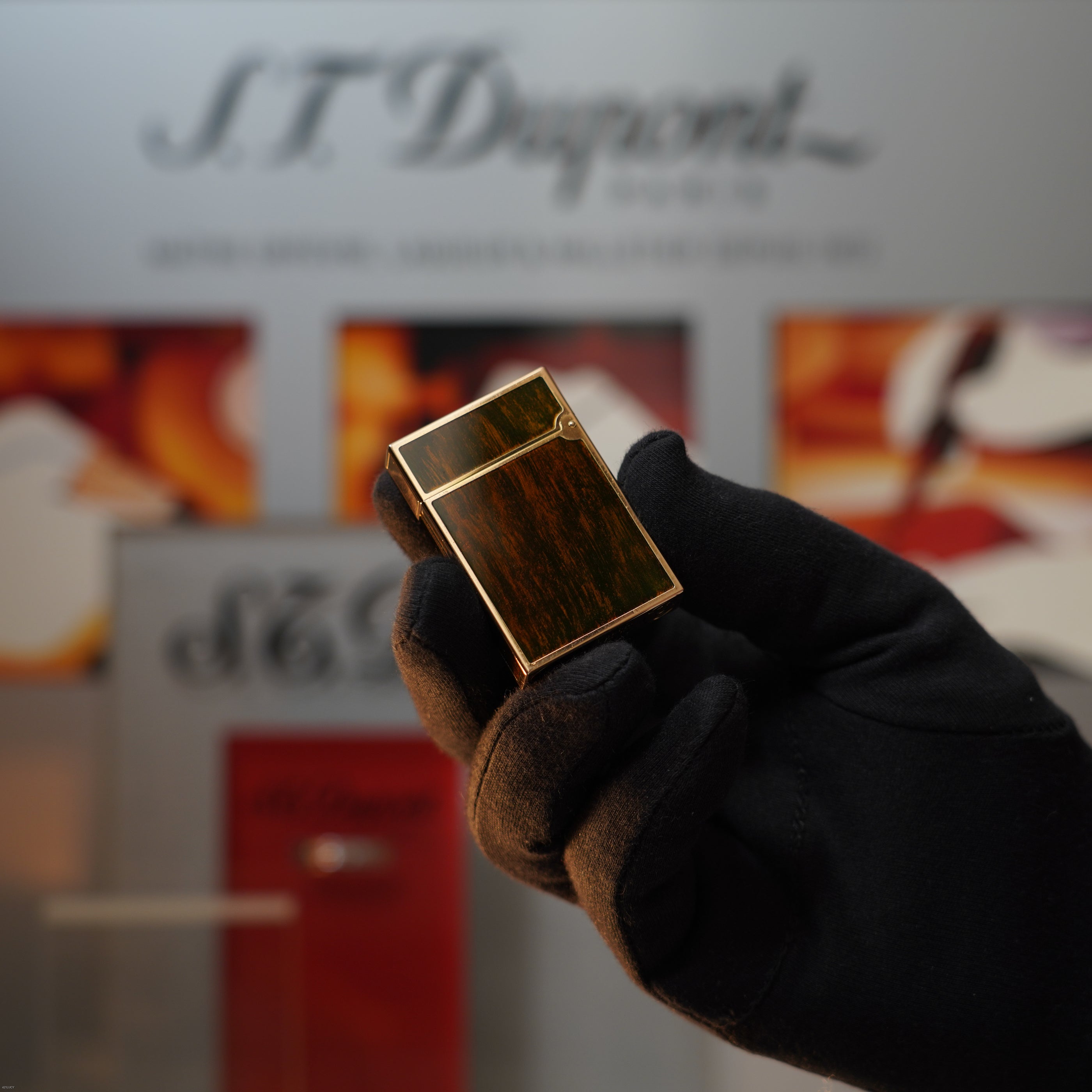 Vintage Early 1980s S.T. Dupont Medium Ligne 2 Heavy 24k Gold Finish Natural Wood with Lacquer Lighter