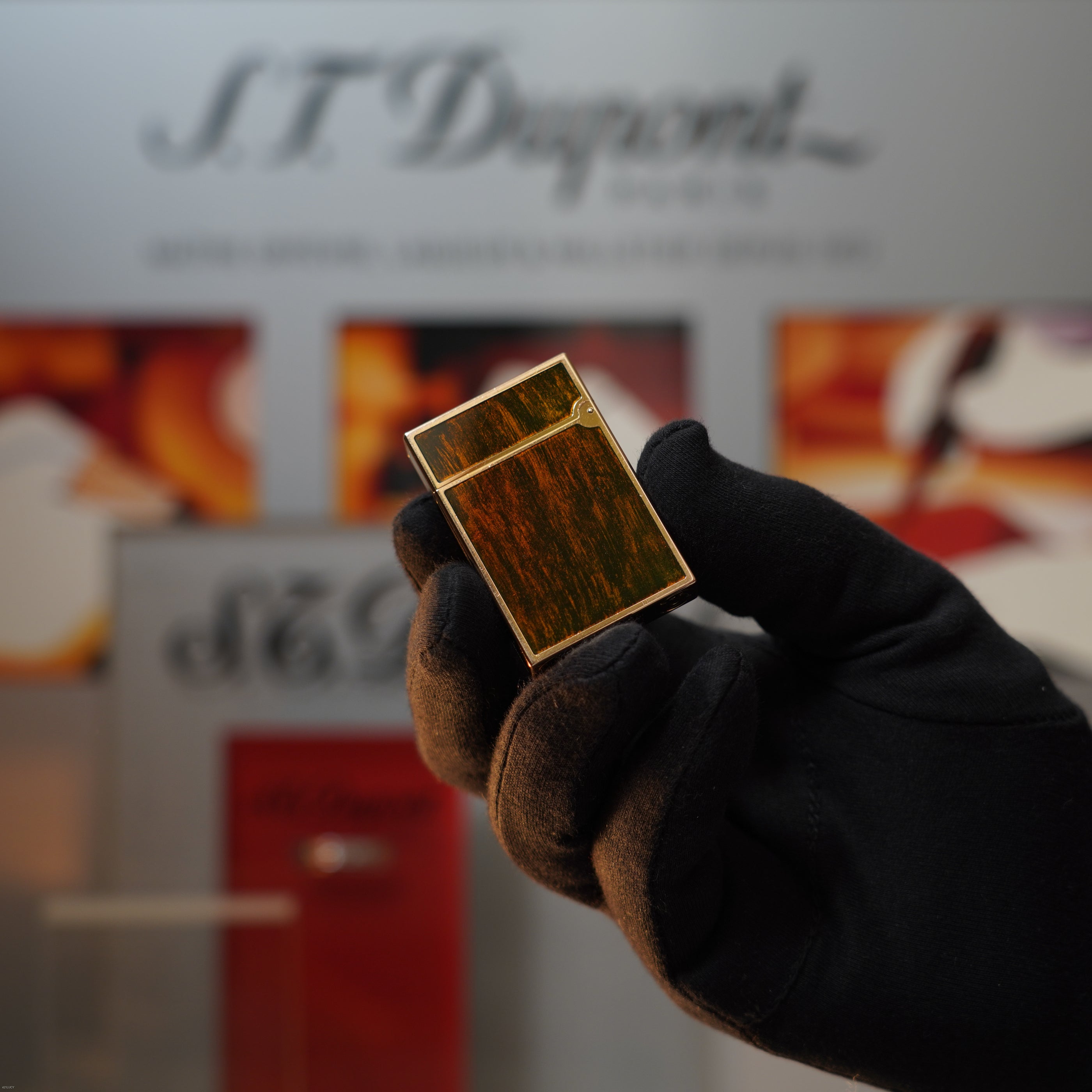 Vintage Early 1980s S.T. Dupont Medium Ligne 2 Heavy 24k Gold Finish Natural Wood with Lacquer Lighter