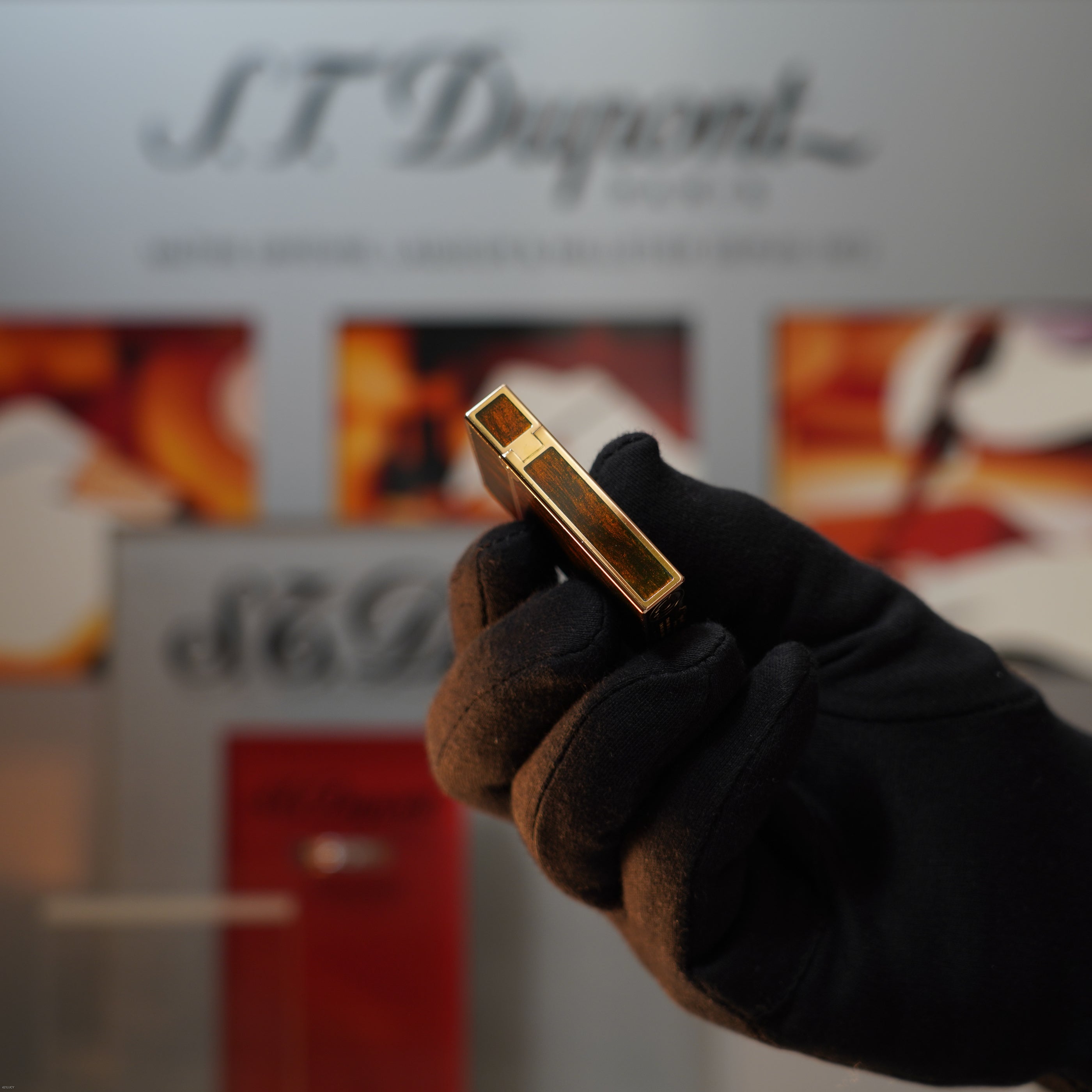 Vintage Early 1980s S.T. Dupont Medium Ligne 2 Heavy 24k Gold Finish Natural Wood with Lacquer Lighter