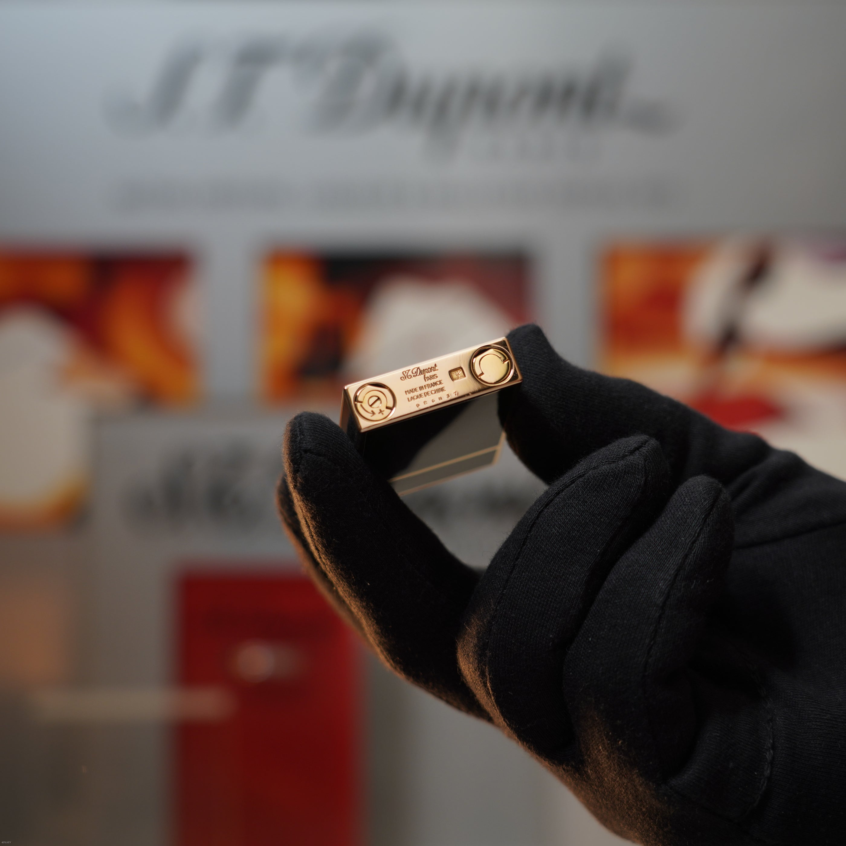 Vintage Early 1980s S.T. Dupont Medium Ligne 2 Heavy 24k Gold Finish Natural Wood with Lacquer Lighter