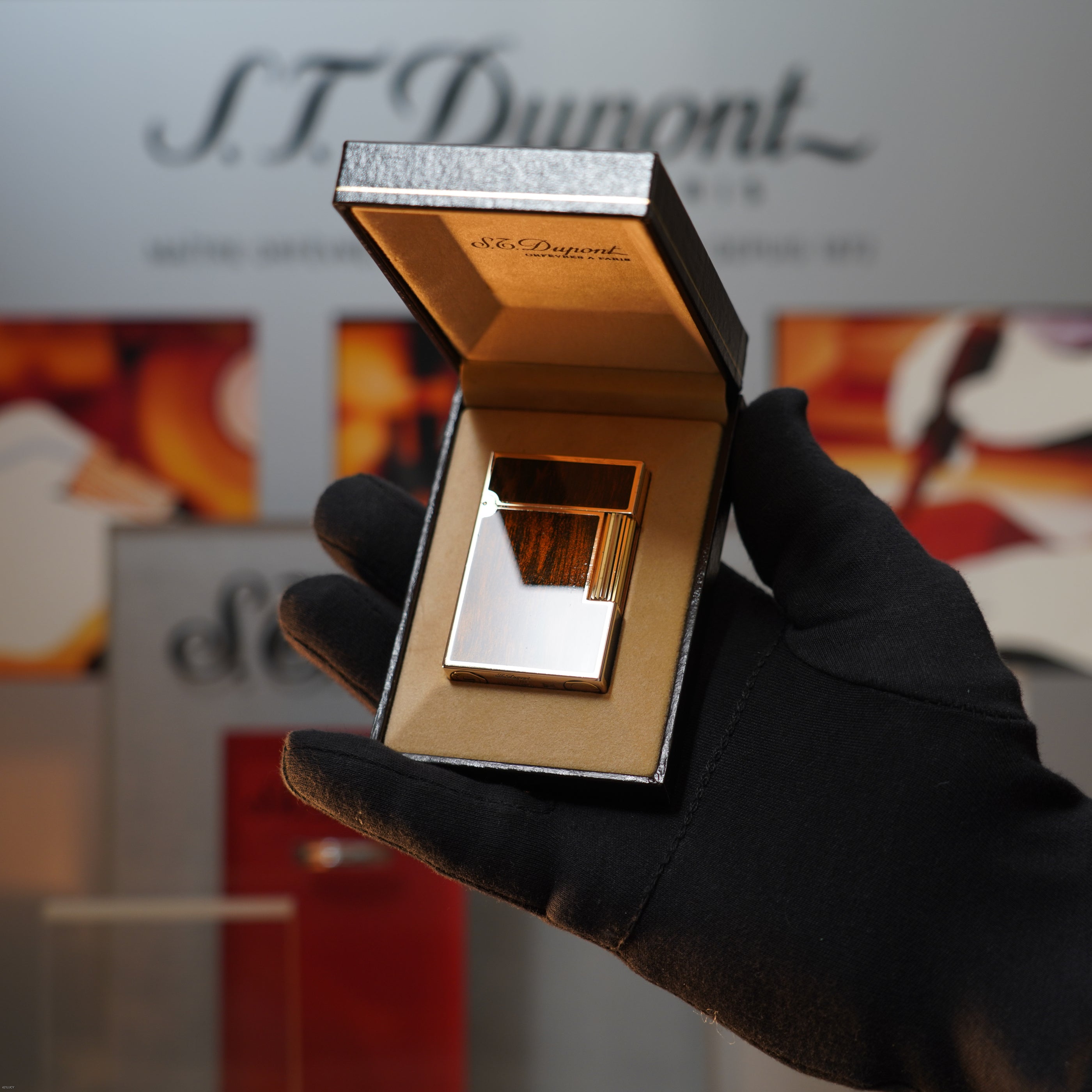Vintage Early 1980s S.T. Dupont Medium Ligne 2 Heavy 24k Gold Finish Natural Wood with Lacquer Lighter