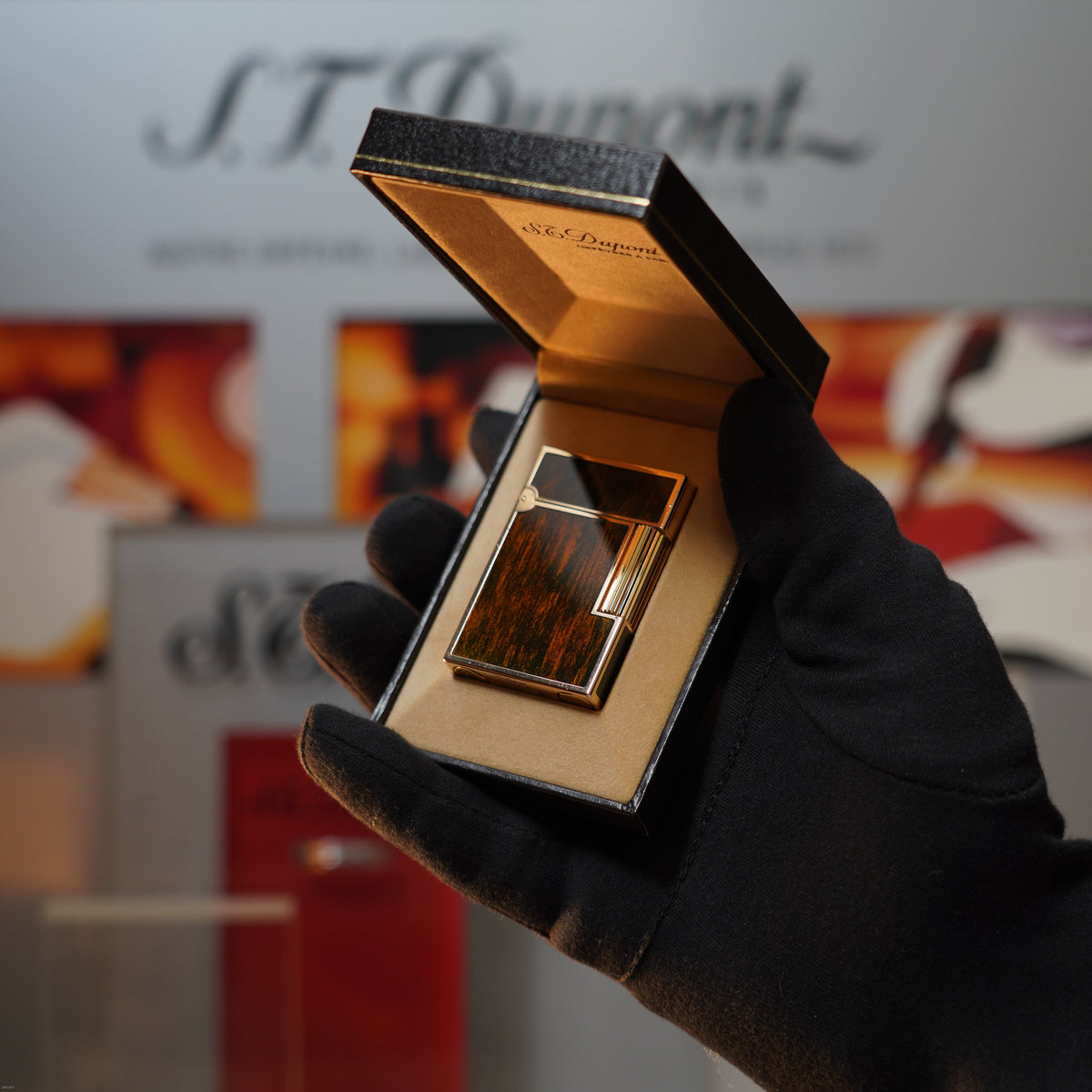 Vintage Early 1980s S.T. Dupont Medium Ligne 2 Heavy 24k Gold Finish Natural Wood with Lacquer Lighter