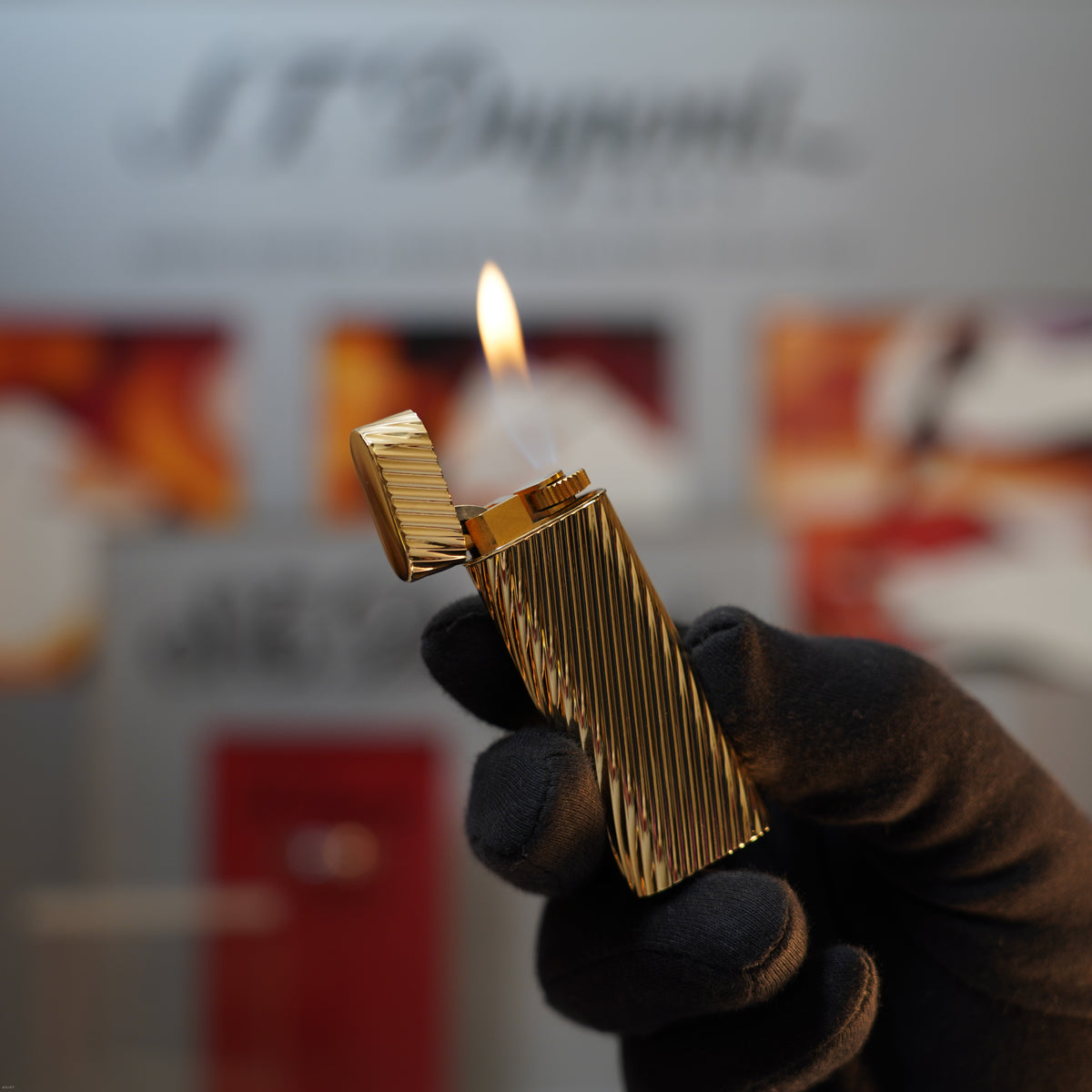 Vintage Cartier Solid 18k Gold Rare 3D Wave Pattern Lighter – 750 Hallmarked – Display Set