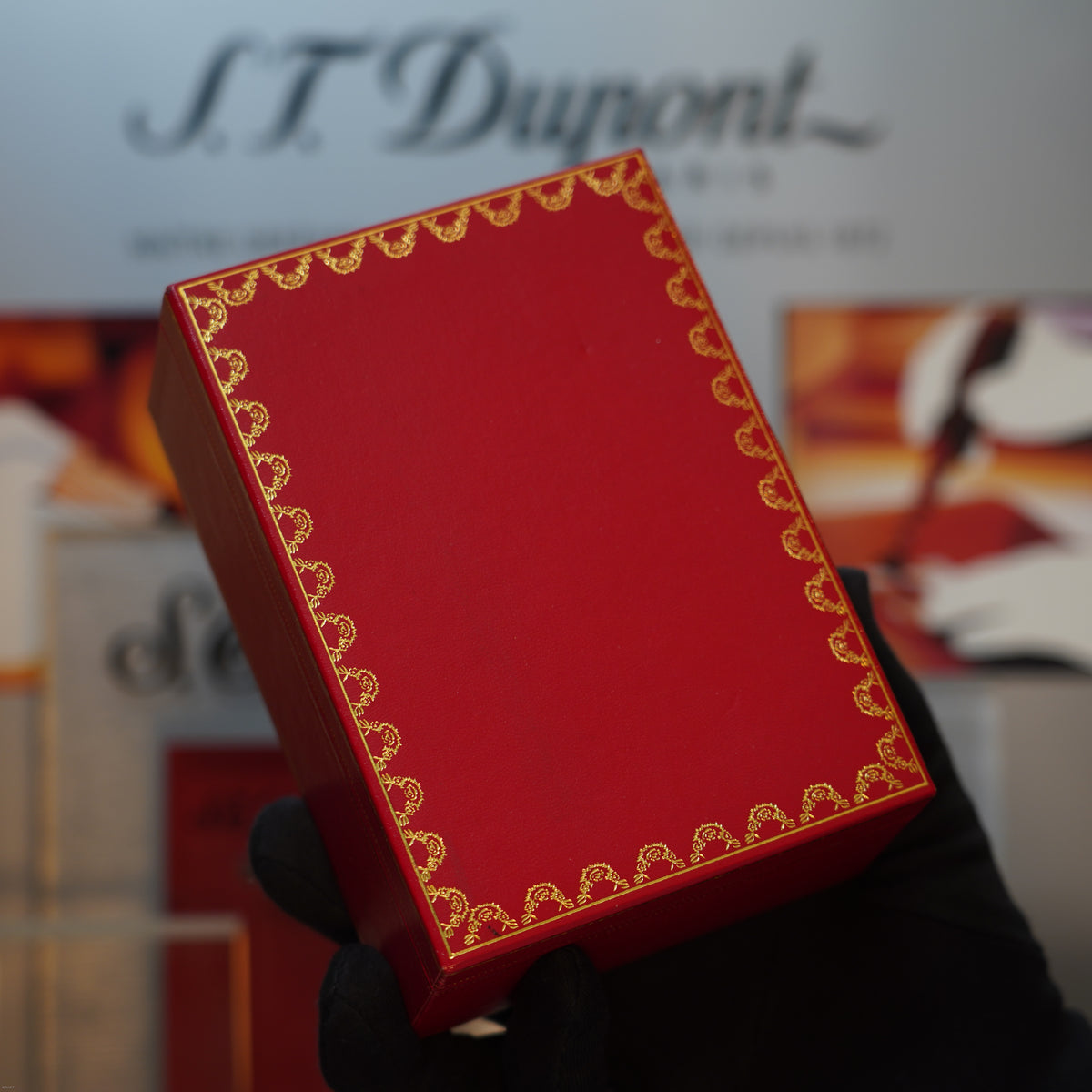 Vintage Cartier Solid 18k Gold Rare 3D Wave Pattern Lighter – 750 Hallmarked – Display Set