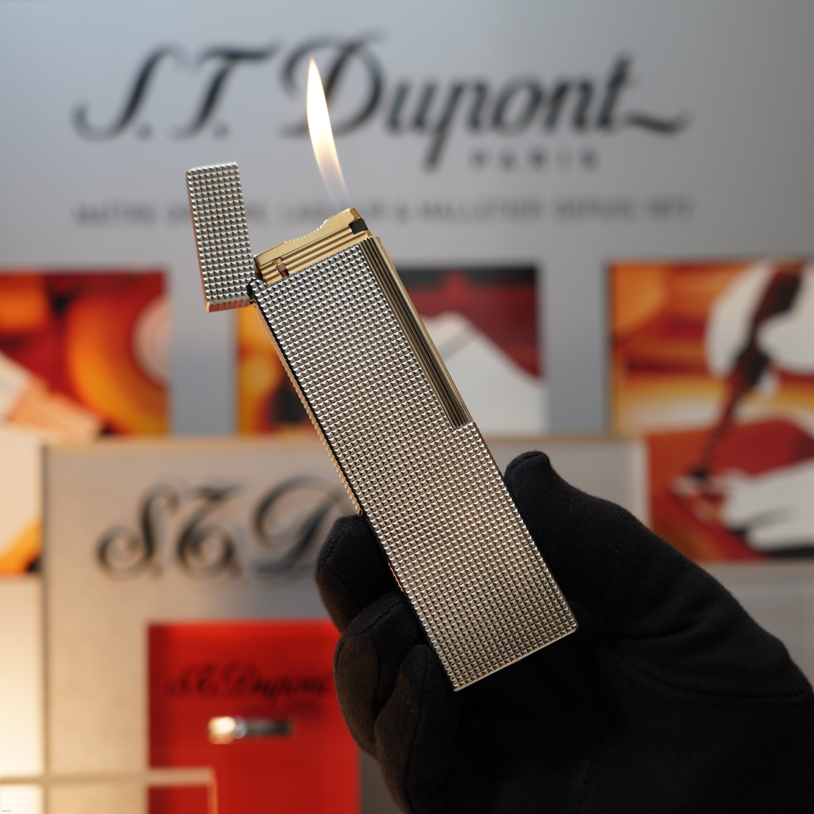 Vintage 1970 S.T. Dupont Early Production Diamond Pattern Large Table Gas Lighter