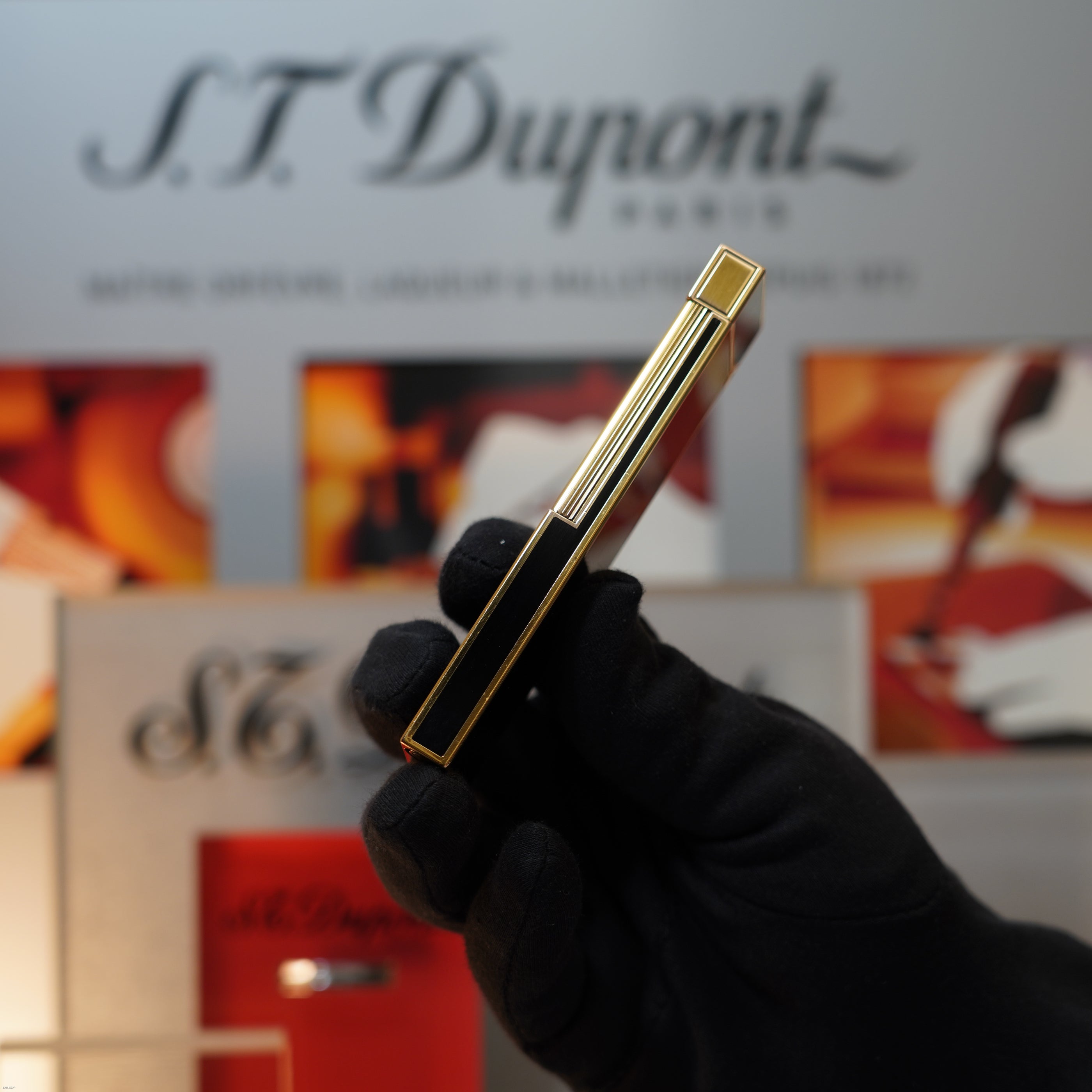 Vintage May 1993 S.T. Dupont Large Table Lighter Heavy 24k Gold Black Lacquer Diamond Pattern Ligne 2