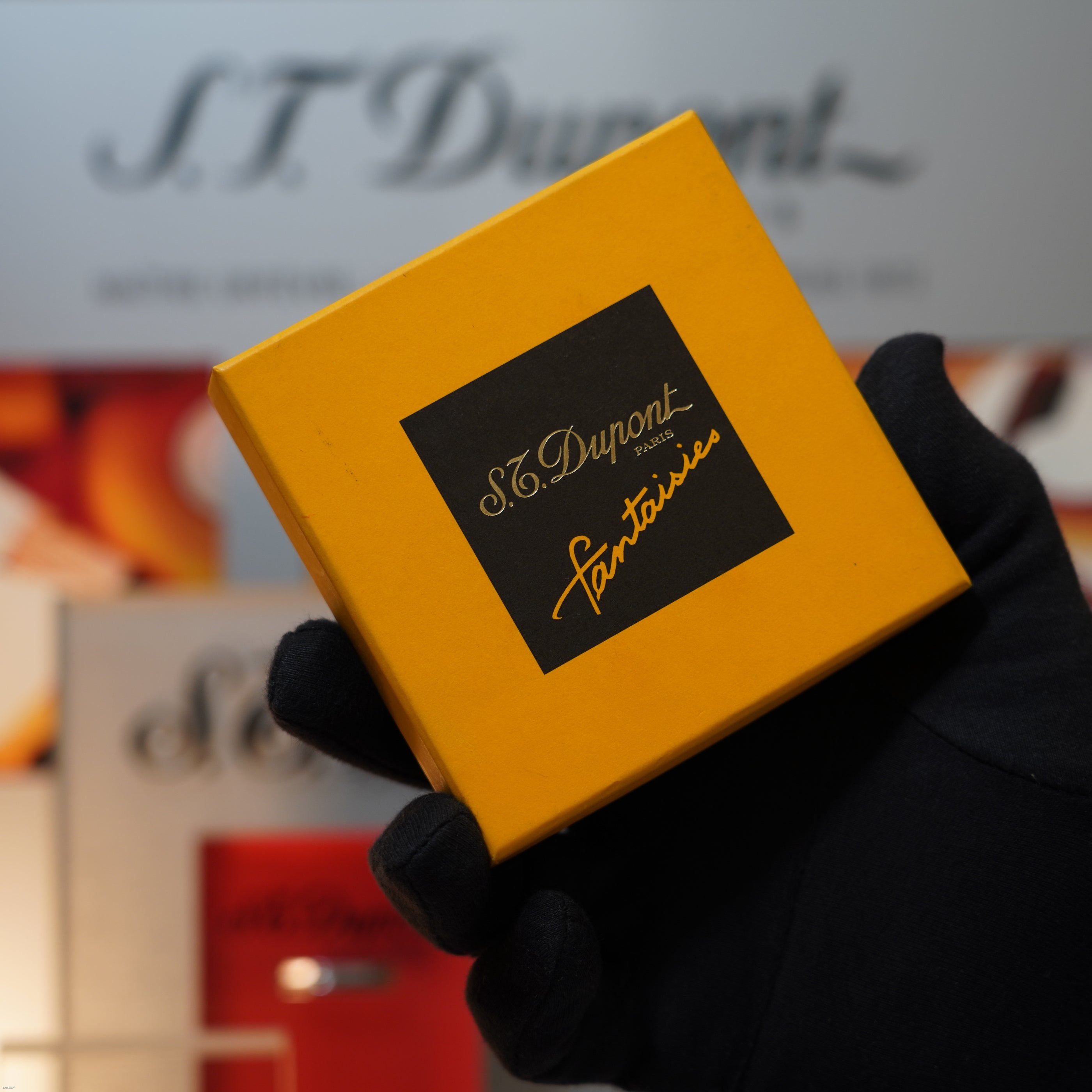 Vintage March 1996 S.T. Dupont “Fantasia” Limited Edition Heavy Platinum Black‑White yellow Lace Motif Natural Lacquer Lighter