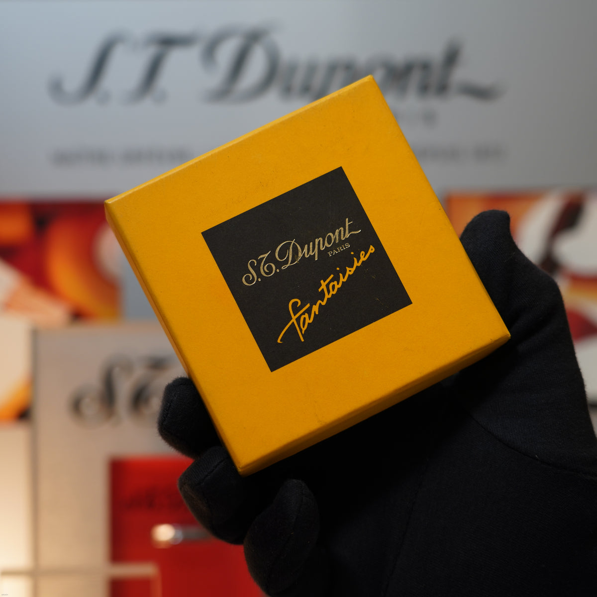 Vintage March 1996 S.T. Dupont “Fantasia” Limited Edition Heavy Platinum Blue‑White yellow Lace Motif Natural Lacquer Lighter