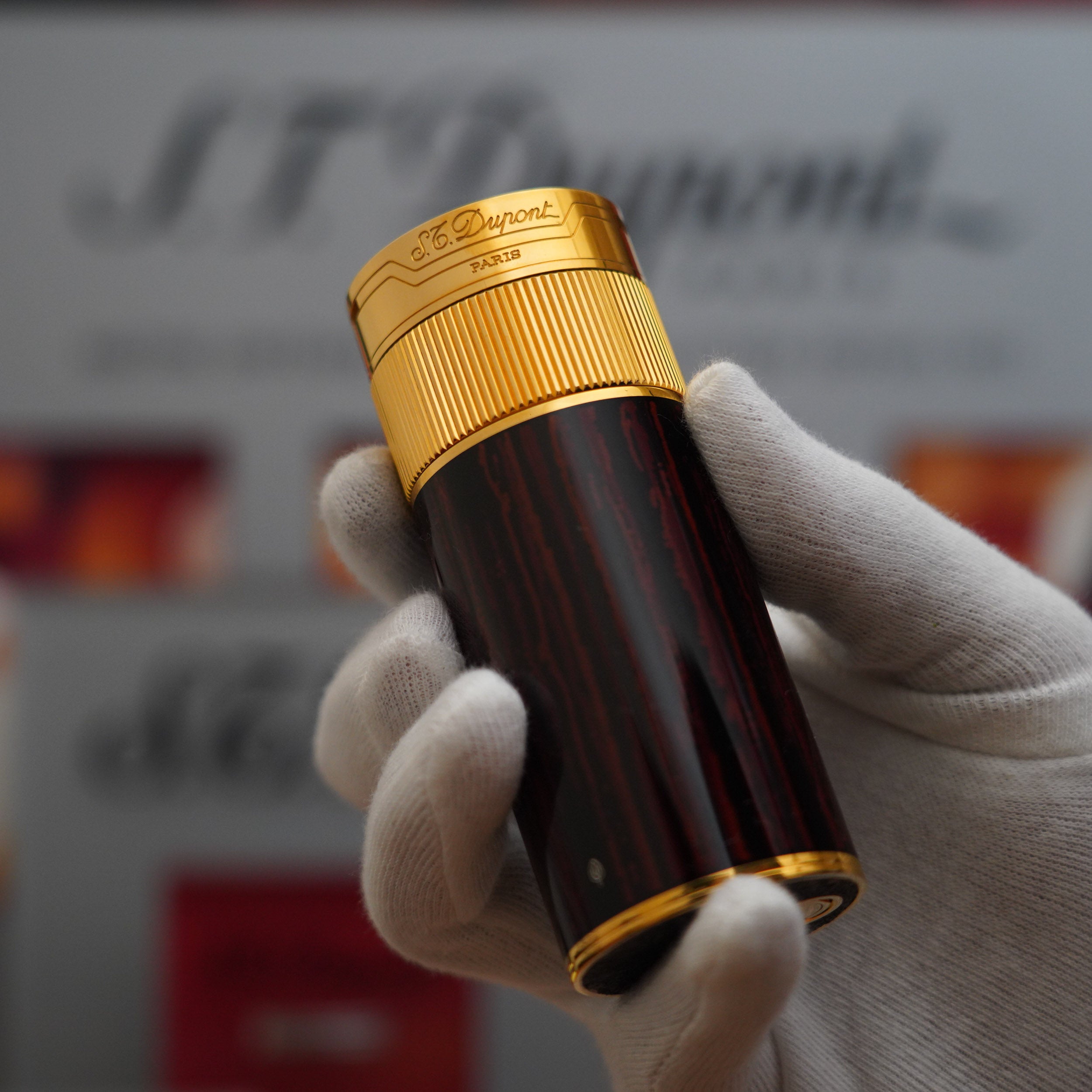 Vintage S.T. Dupont 1980 18k Masterpiece Unique Cylinder Gold Plated Macassar Lacquer Dual Flame Table Lighter.