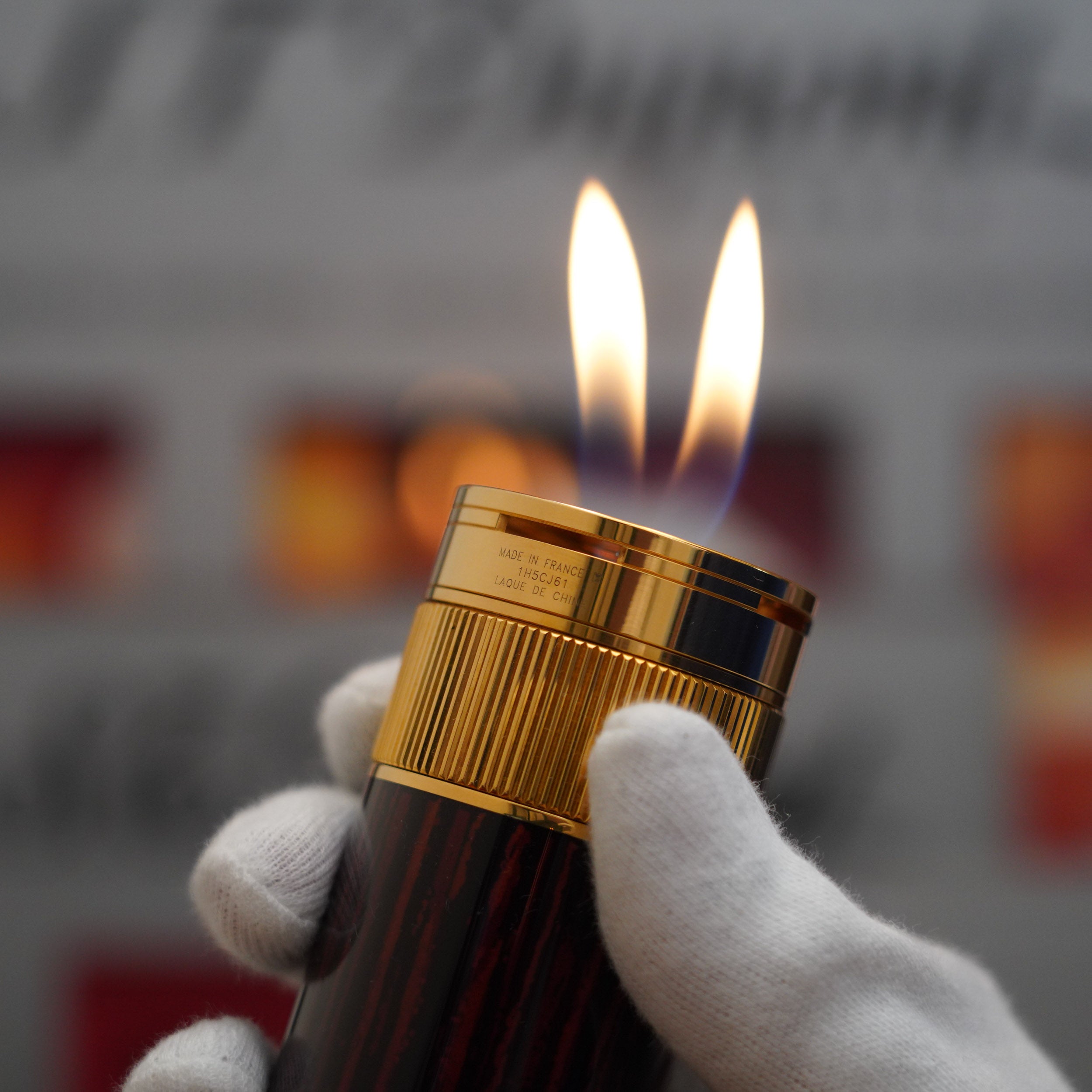 Vintage 1980 S.T. Dupont 18k Masterpiece Unique Cylinder Gold Plated Macassar Lacquer Dual Flame Table Lighter