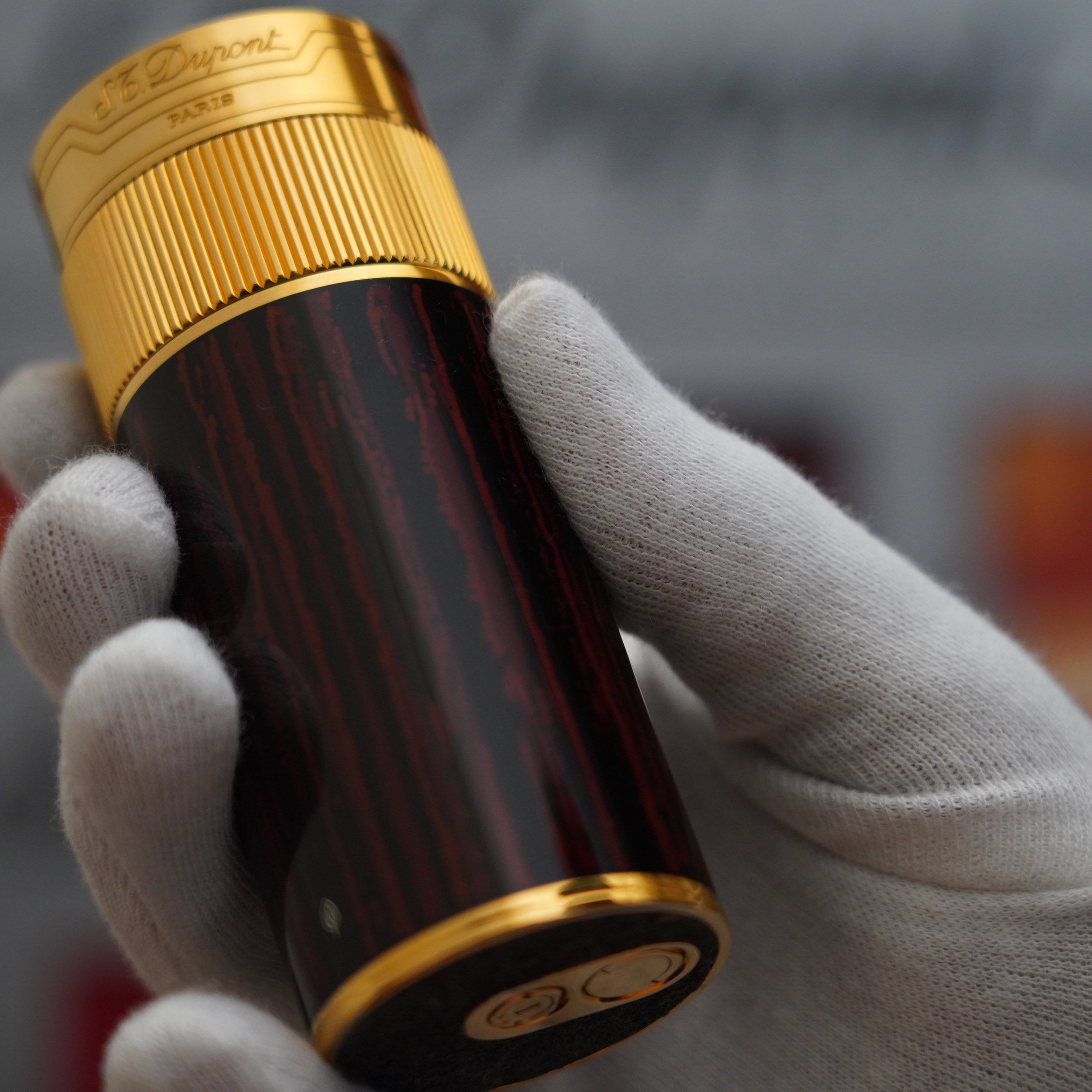 Vintage 1980 S.T. Dupont 18k Masterpiece Unique Cylinder Gold Plated Macassar Lacquer Dual Flame Table Lighter