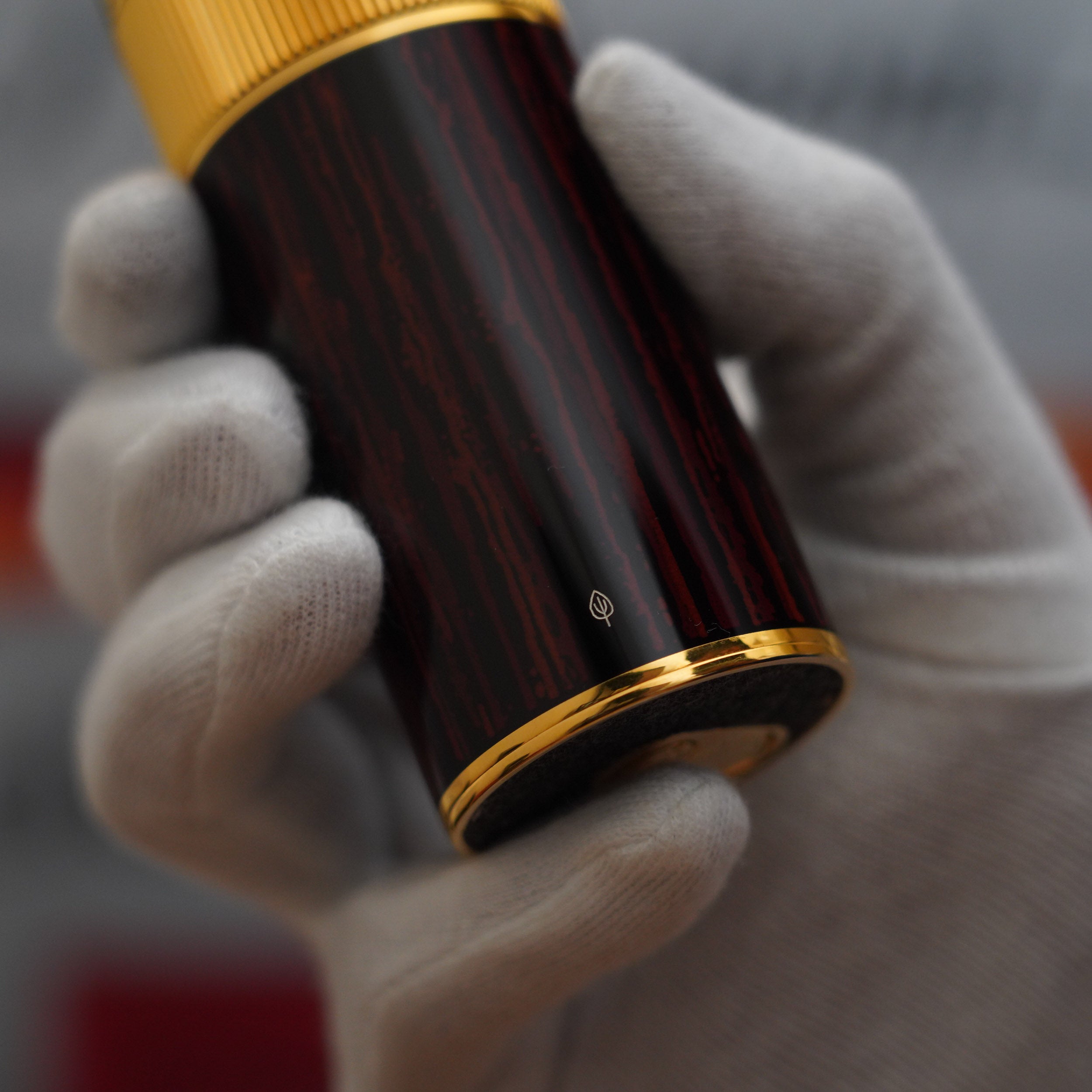 Vintage 1980 S.T. Dupont 18k Masterpiece Unique Cylinder Gold Plated Macassar Lacquer Dual Flame Table Lighter