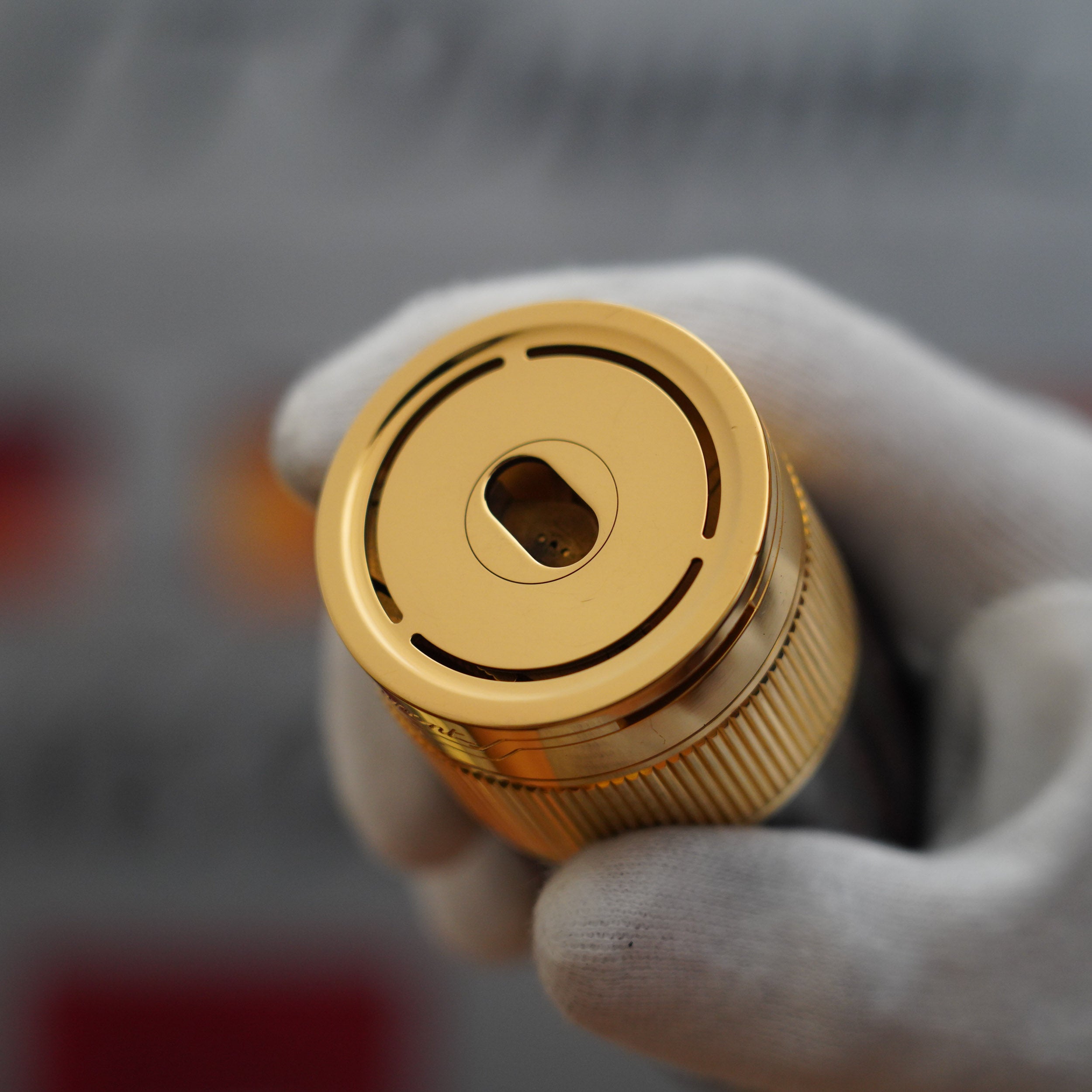 Vintage 1980 S.T. Dupont 18k Masterpiece Unique Cylinder Gold Plated Macassar Lacquer Dual Flame Table Lighter