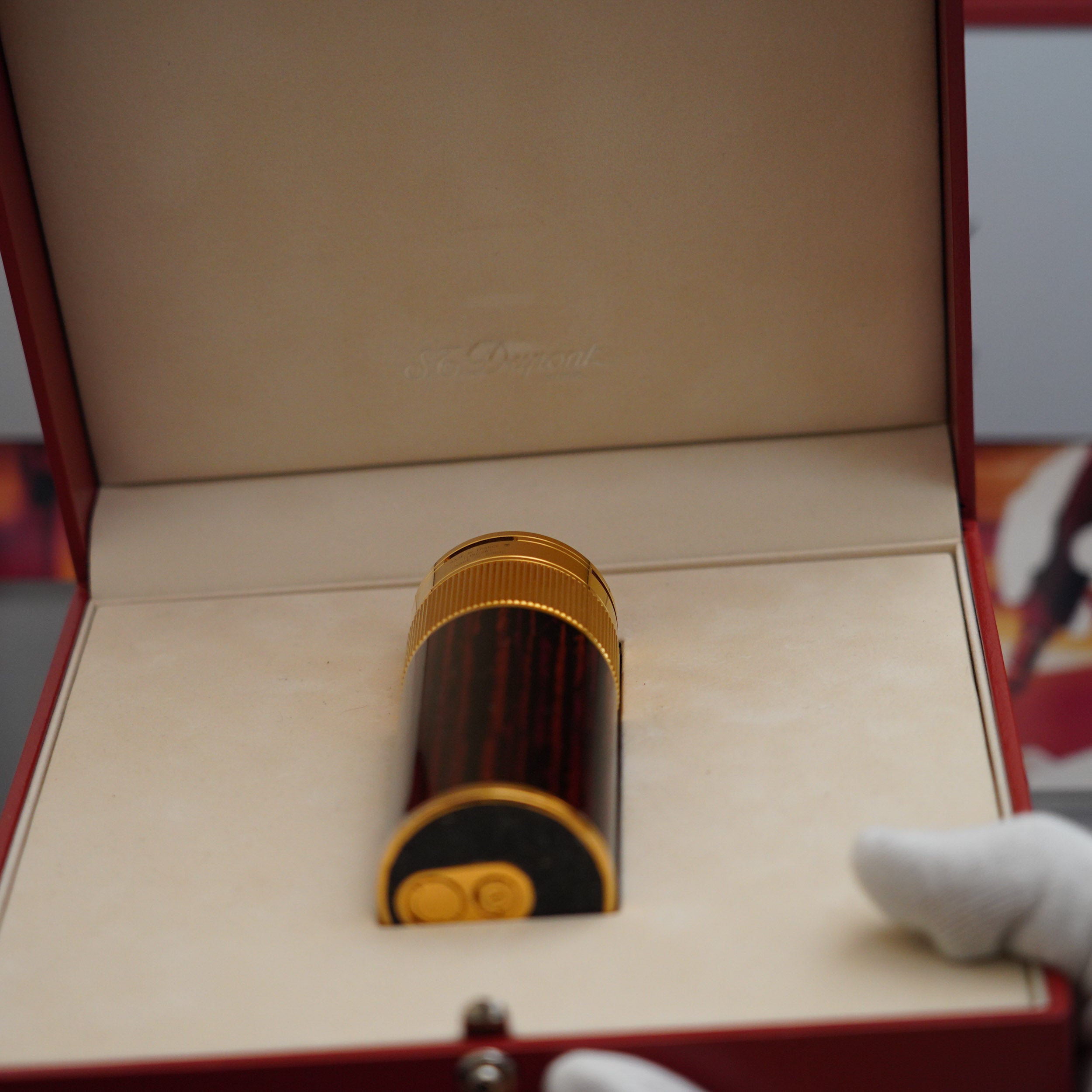 Vintage 1980 S.T. Dupont 18k Masterpiece Unique Cylinder Gold Plated Macassar Lacquer Dual Flame Table Lighter