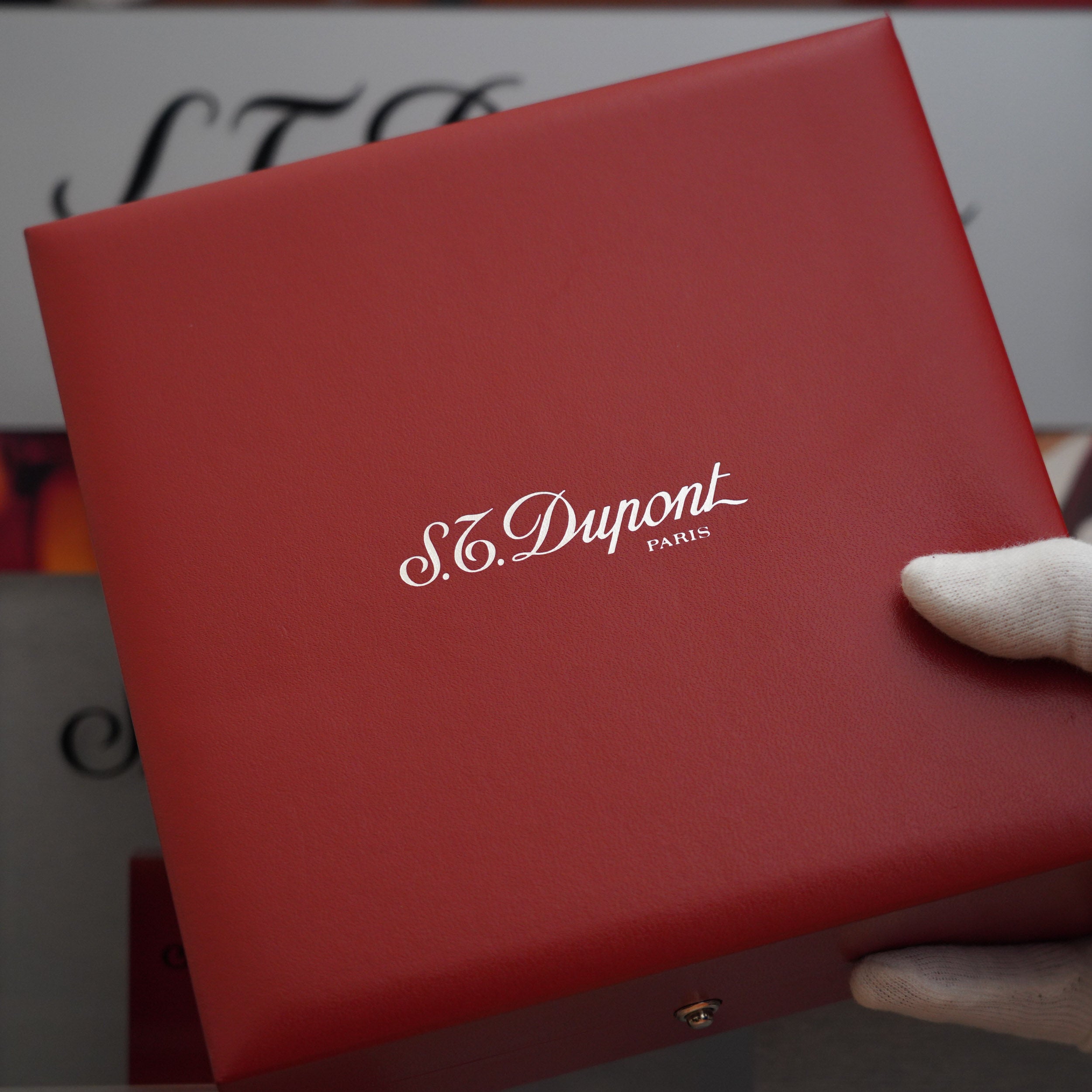 Vintage 1980 S.T. Dupont 18k Masterpiece Unique Cylinder Gold Plated Macassar Lacquer Dual Flame Table Lighter