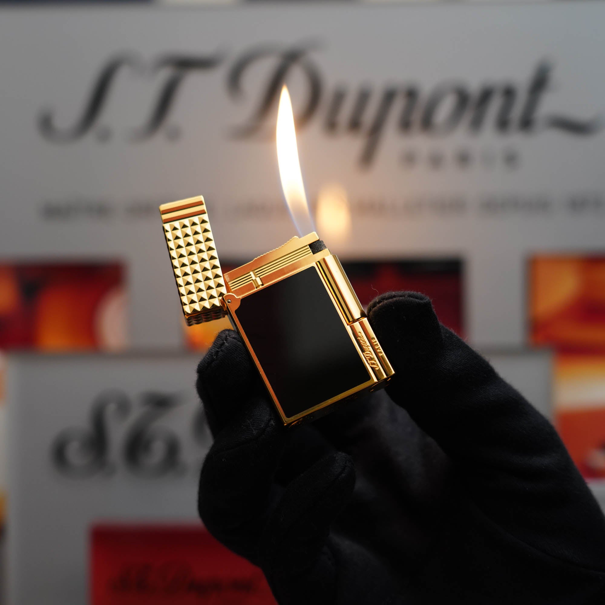 Vintage 1980 St Dupont Gatsby Heavy 24k Gold Finish Black Laquer Ligne 2 Lighter