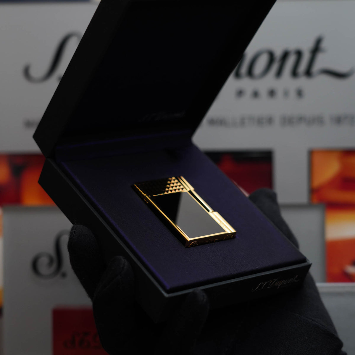 Vintage 1990 St Dupont Gatsby Clink sound Heavy 24k Gold Natural Black Laquer Lighter