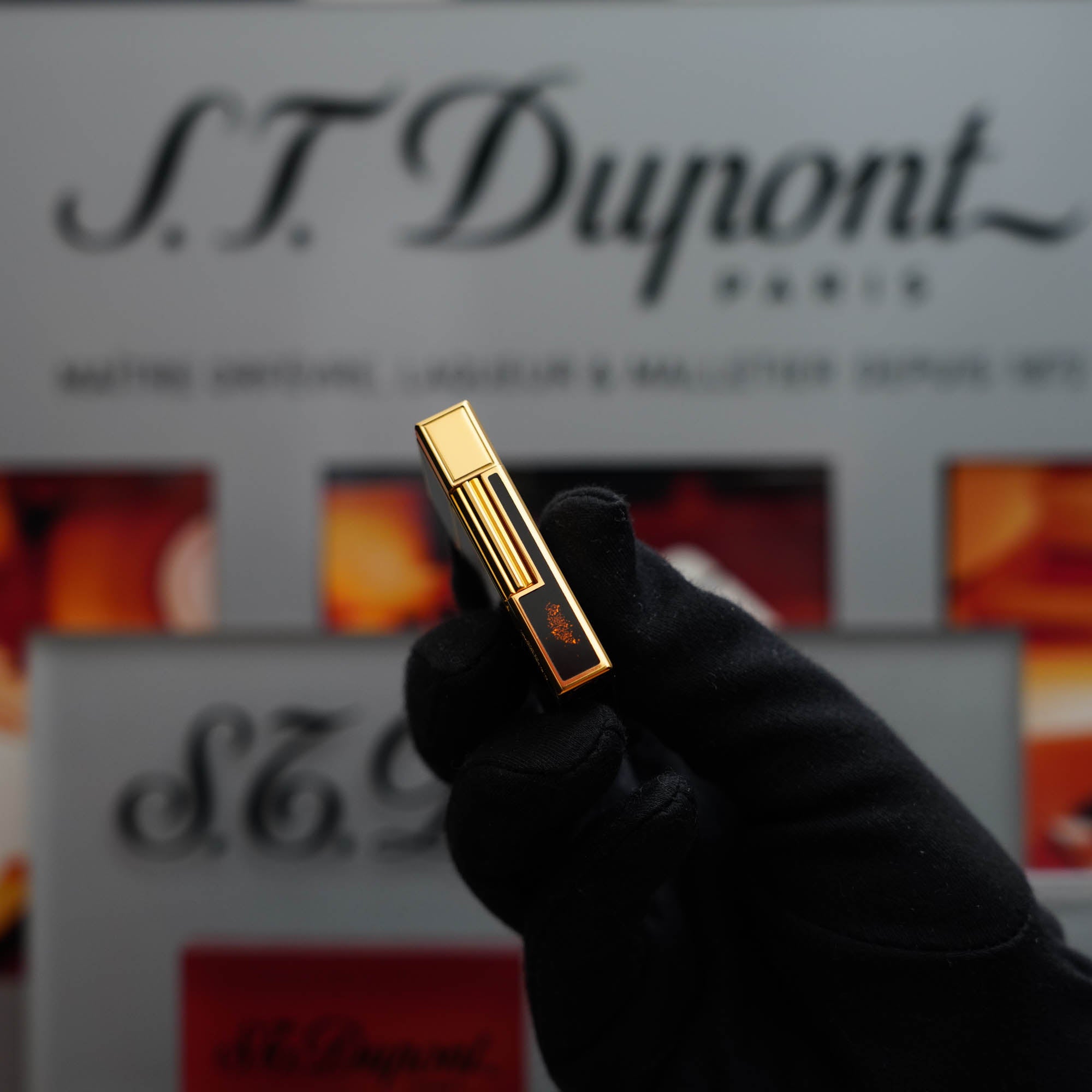 Vintage 1980 St Dupont 24k Gold finish Black Lacquer Gold Powder Ligne 2 Gatsby Lighter