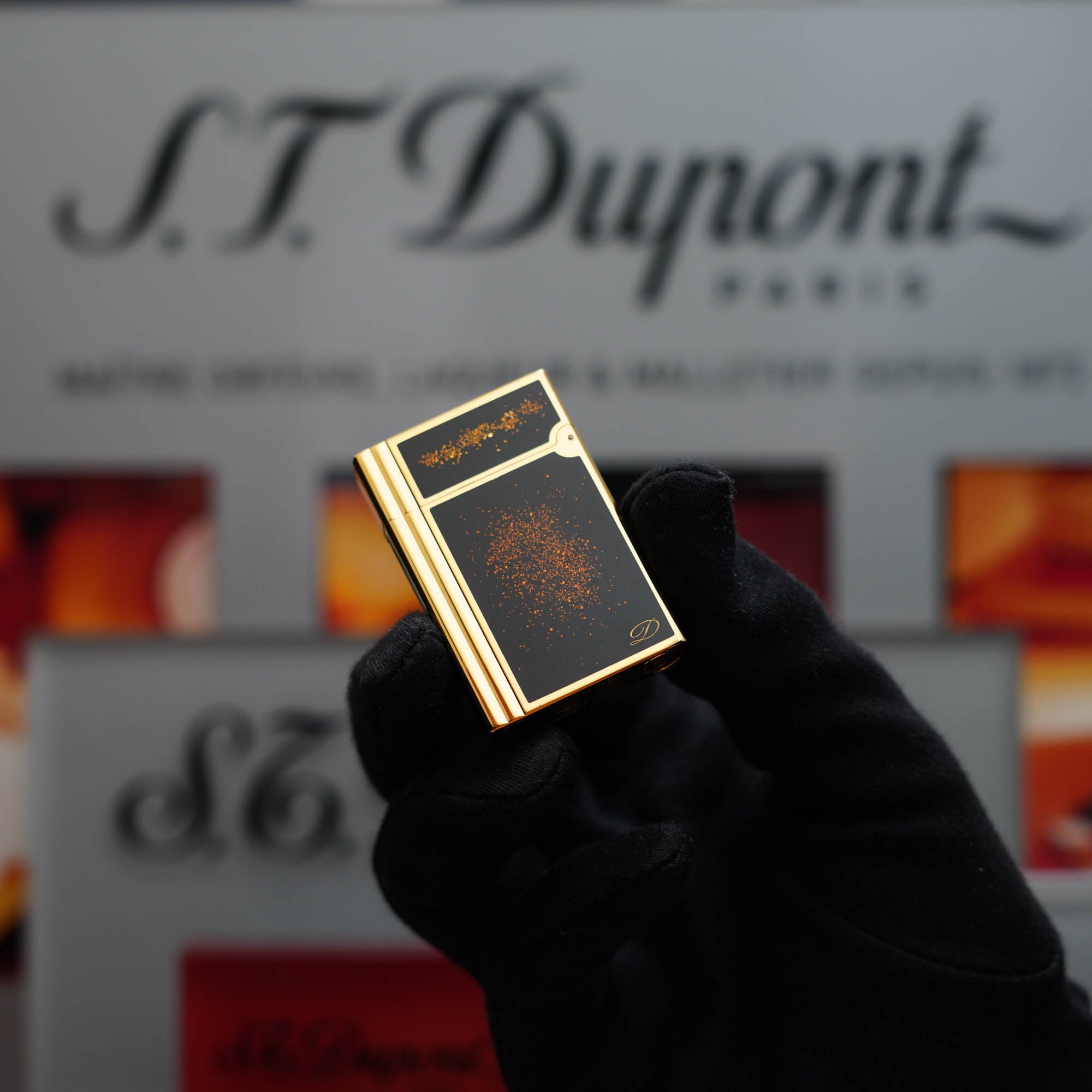 Vintage 1980 St Dupont 24k Gold finish Black Lacquer Gold Powder Ligne 2 Gatsby Lighter