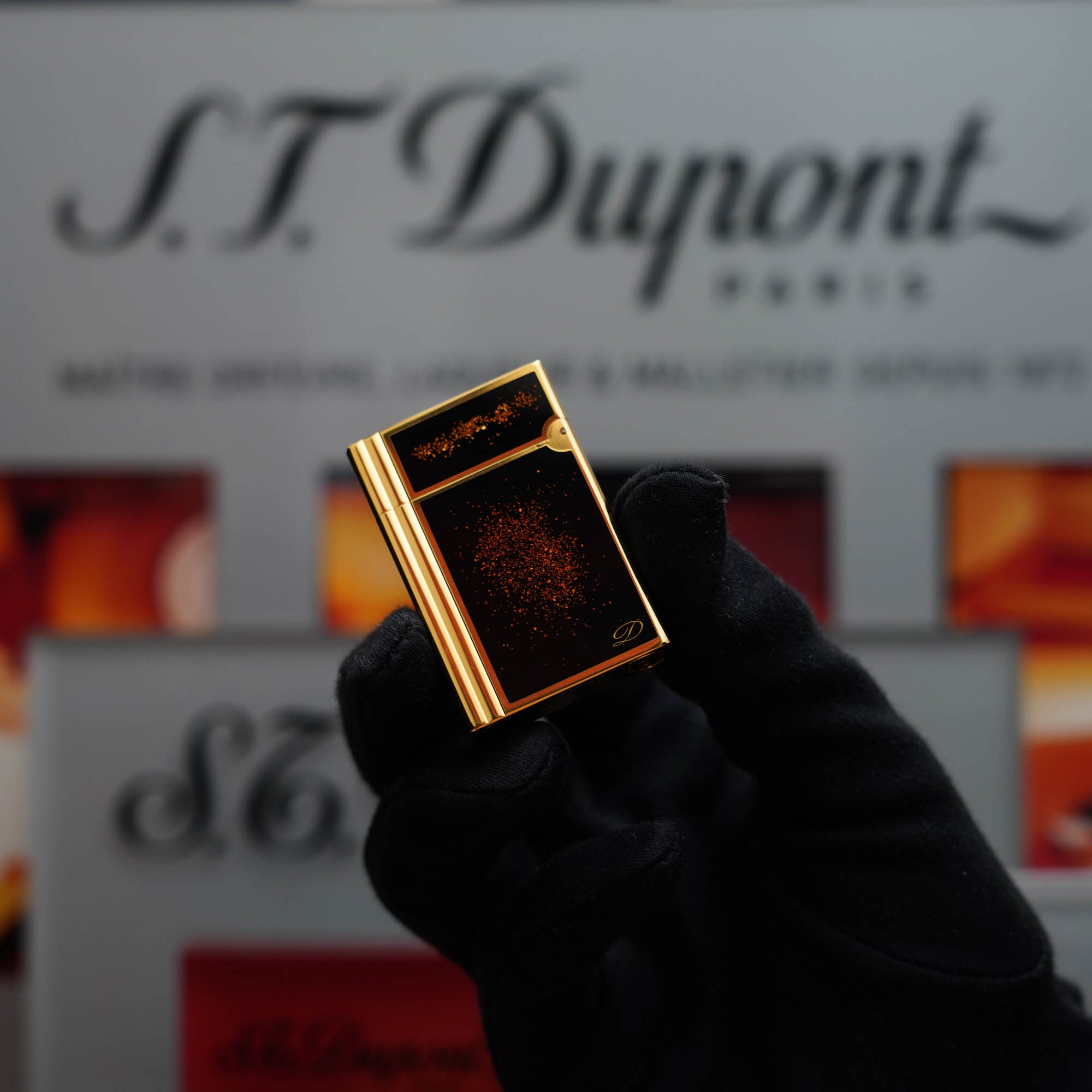 Vintage 1980 St Dupont 24k Gold finish Black Lacquer Gold Powder Ligne 2 Gatsby Lighter