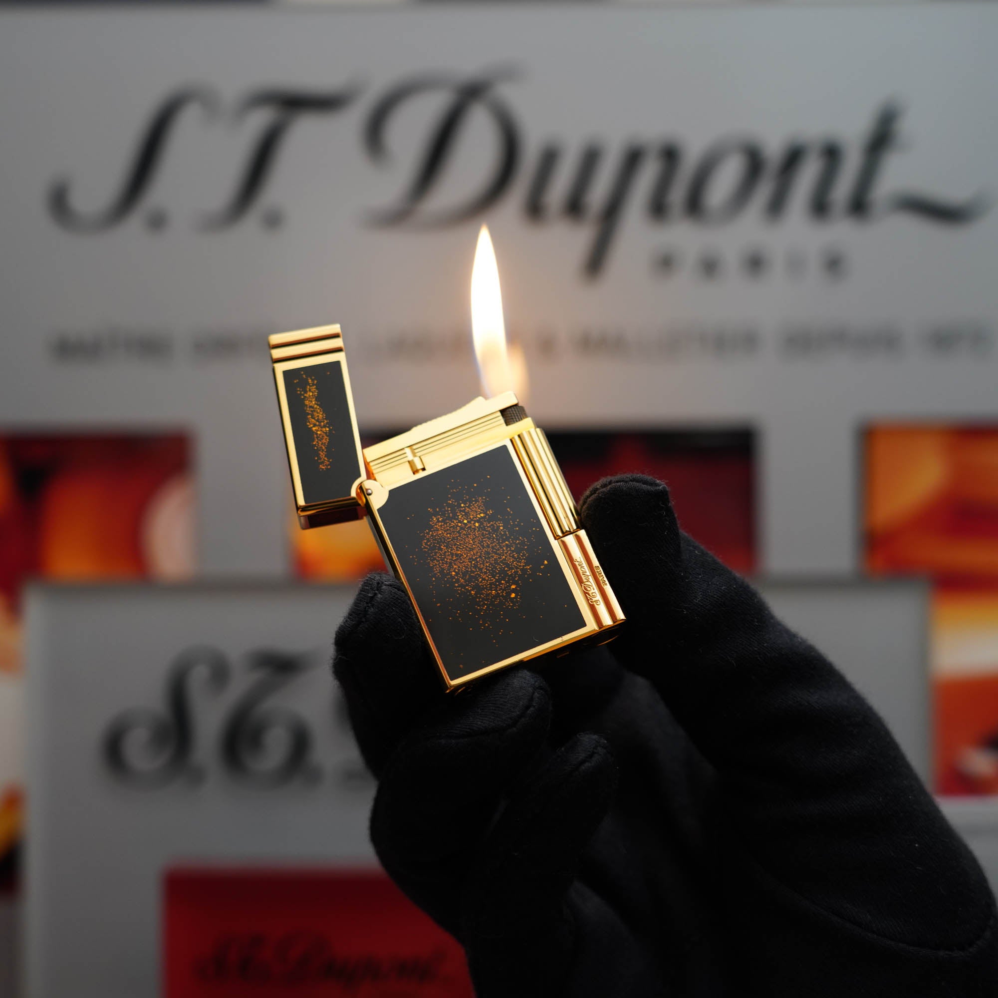 Vintage 1980 St Dupont 24k Gold finish Black Lacquer Gold Powder Ligne 2 Gatsby Lighter