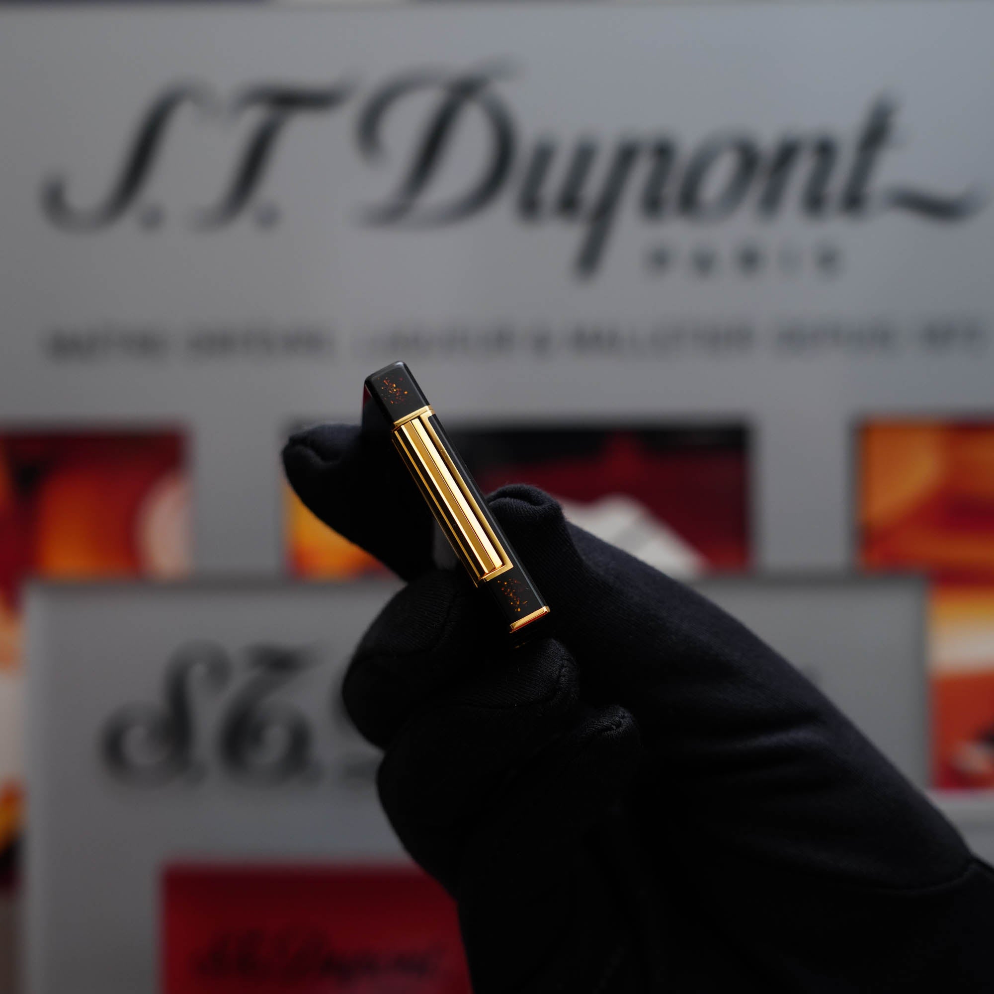 Vintage 1980 St Dupont 24k Gold Finish Black Lacquer Gold Powder Ligne 2 LD Lighter