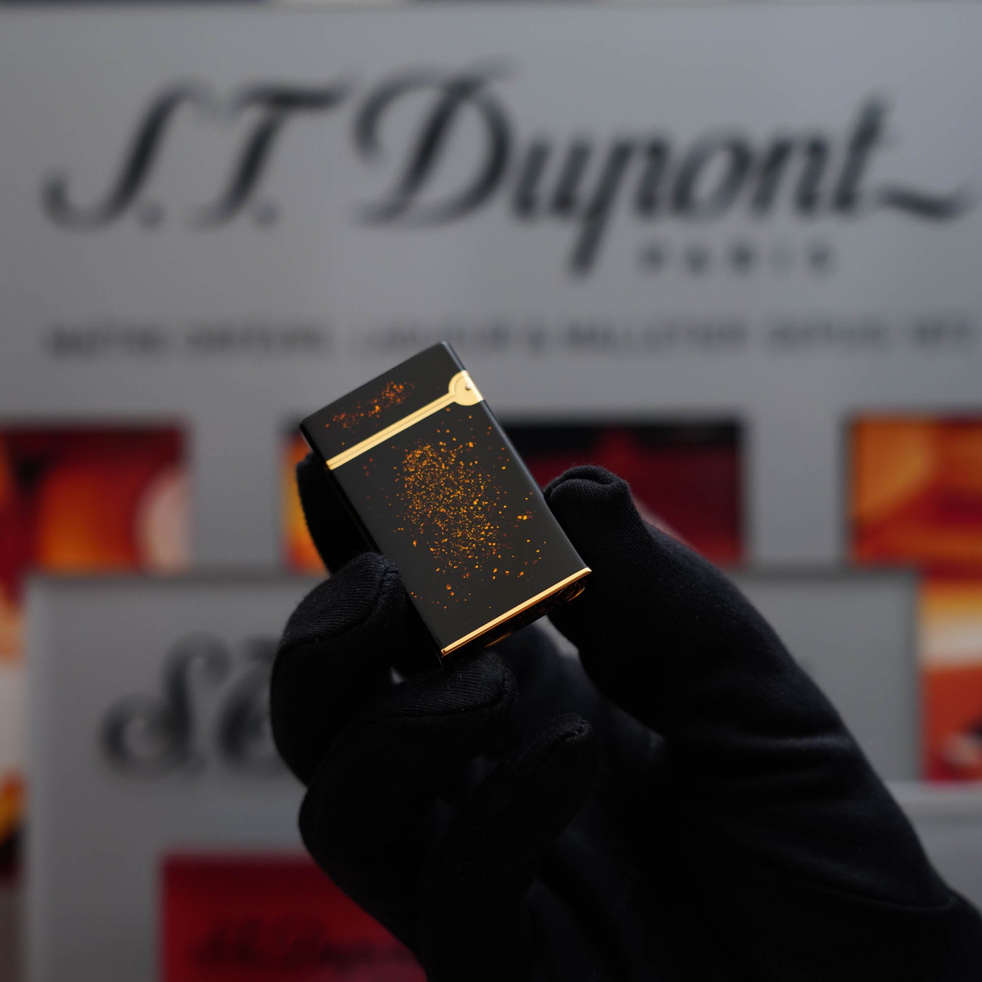 Vintage 1980 St Dupont 24k Gold Finish Black Lacquer Gold Powder Ligne 2 LD Lighter