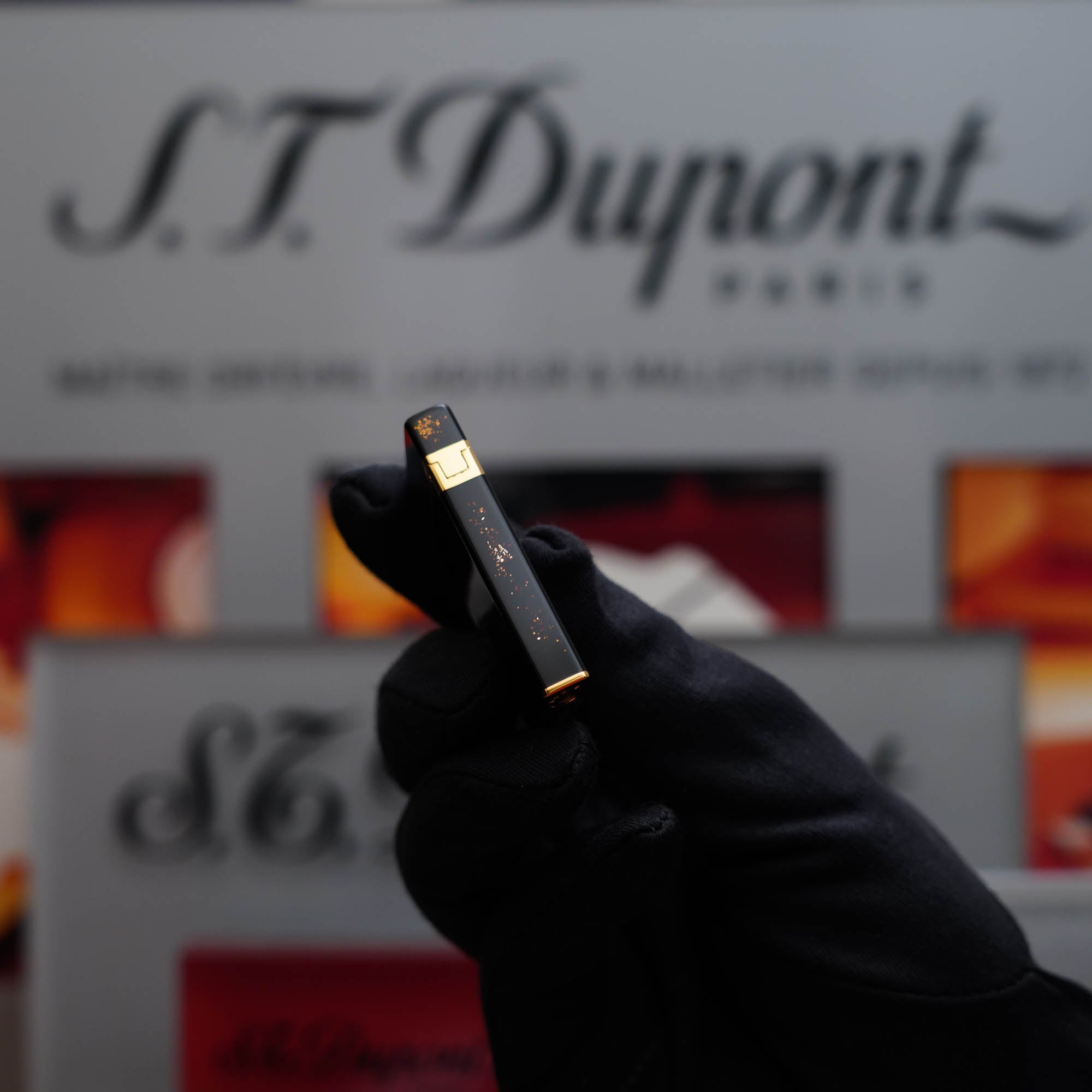 Vintage 1980 St Dupont 24k Gold Finish Black Lacquer Gold Powder Ligne 2 LD Lighter