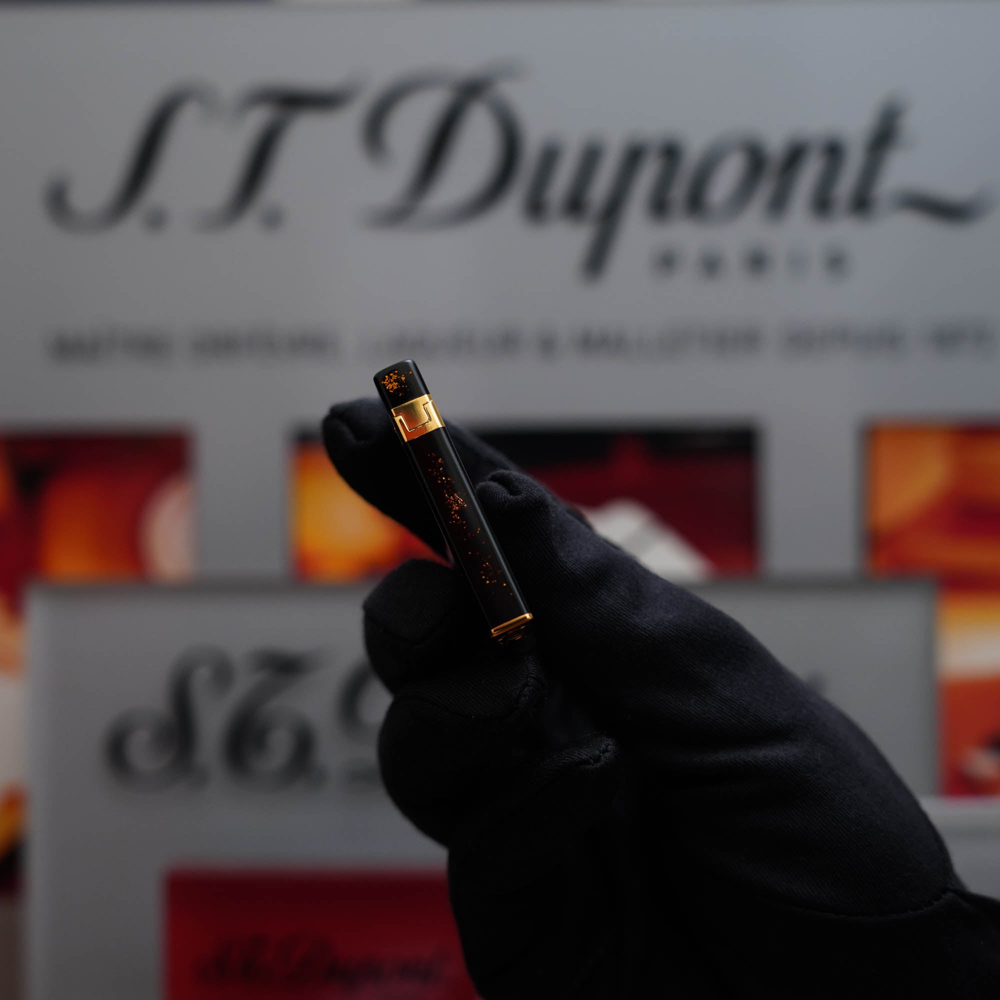 Vintage 1980 St Dupont 24k Gold Finish Black Lacquer Gold Powder Ligne 2 LD Lighter