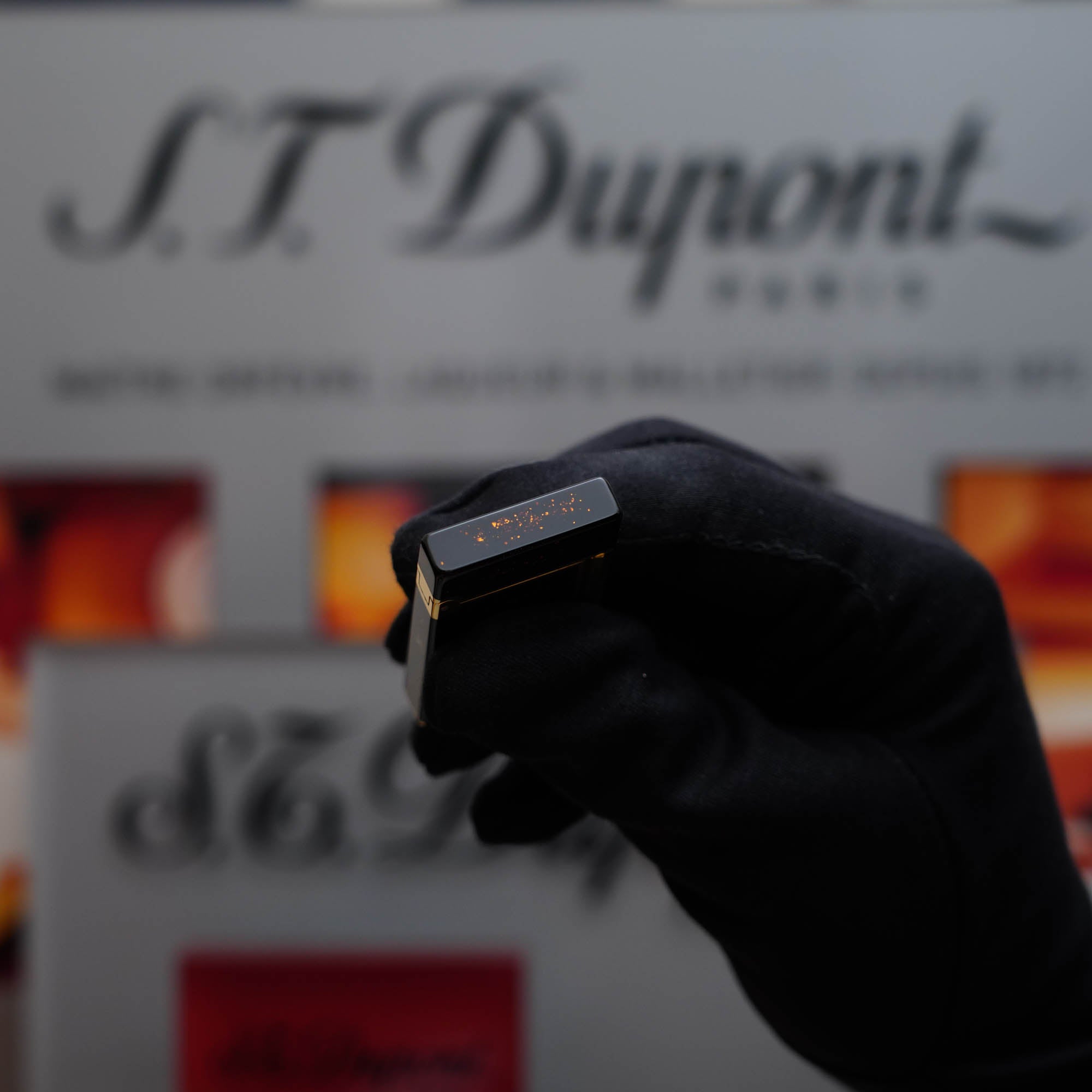 Vintage 1980 St Dupont 24k Gold Finish Black Lacquer Gold Powder Ligne 2 LD Lighter