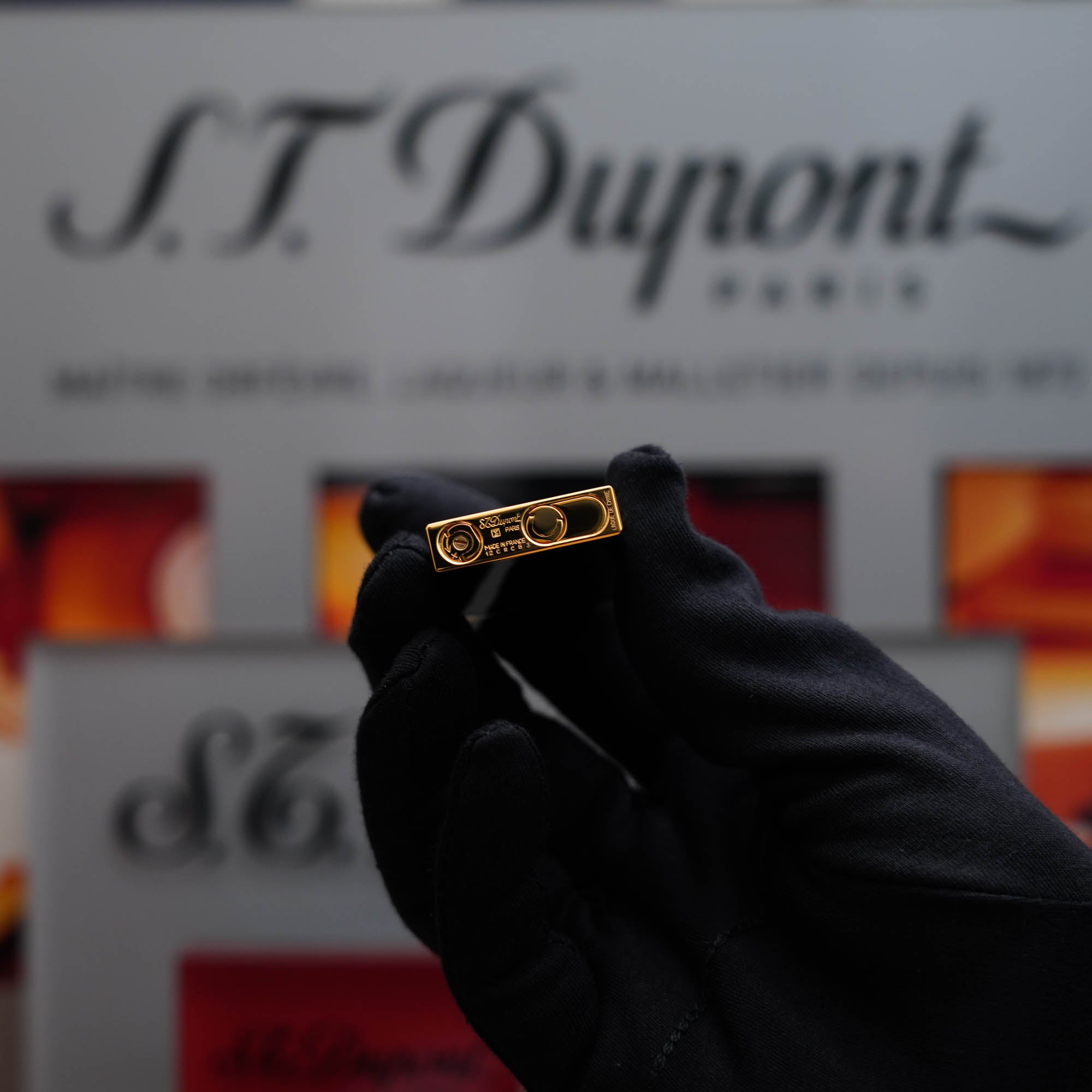 Vintage 1980 St Dupont 24k Gold Finish Black Lacquer Gold Powder Ligne 2 LD Lighter