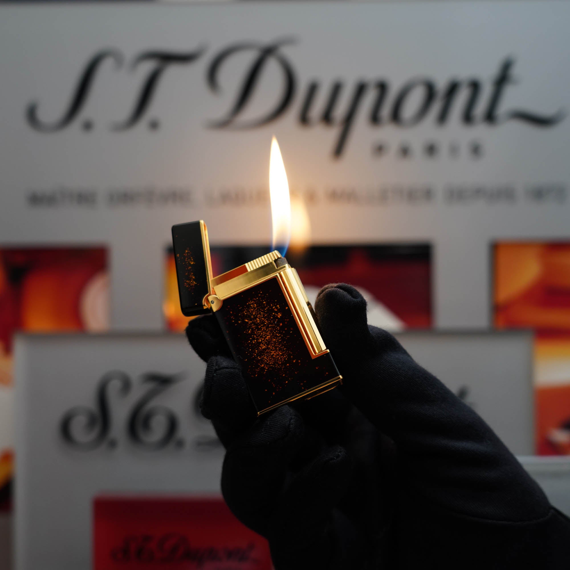 Vintage 1980 St Dupont 24k Gold Finish Black Lacquer Gold Powder Ligne 2 LD Lighter