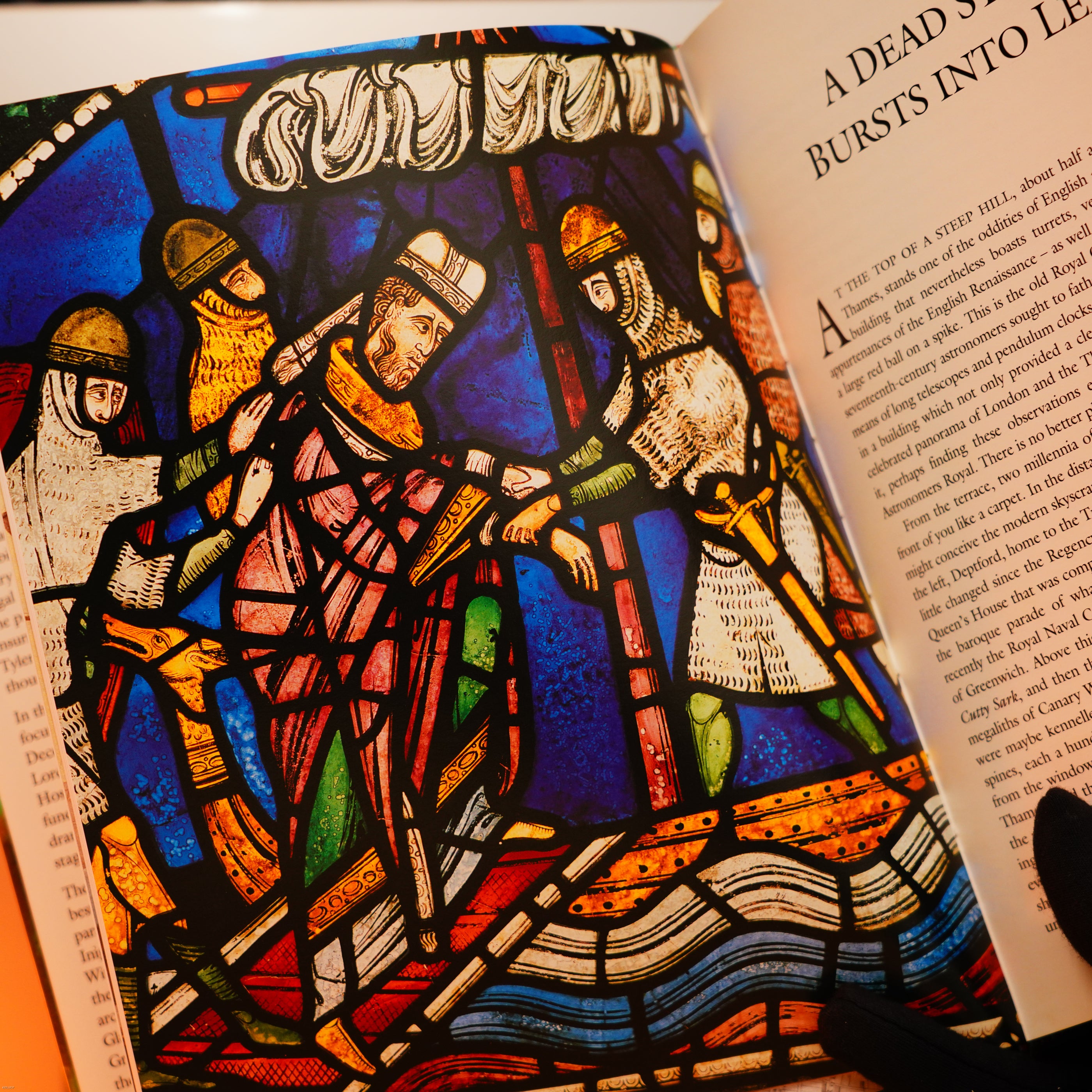 Like finding a Vintage Extremely Rare Alfred Dunhill Full Set GMT Solid Stainless Steel Lucy Lighter, each detail of this stained glass artwork—a crowned and armored medieval scene—embodies the luxury and guarantee of authentic craftsmanship.