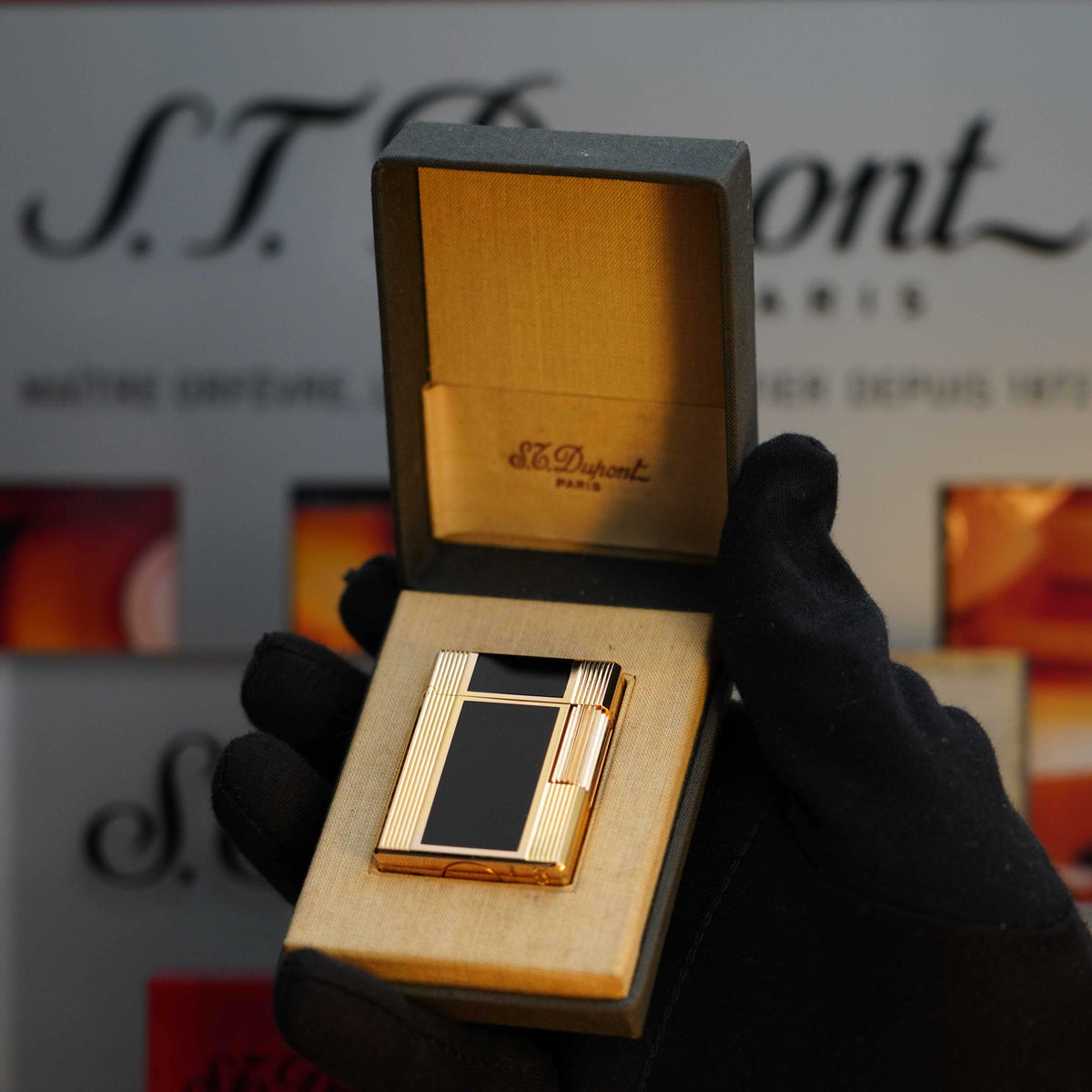 Vintage 1970 St Dupont 24k Gold Finish Natural Black Lacquer Ligne 1 Short Lighter