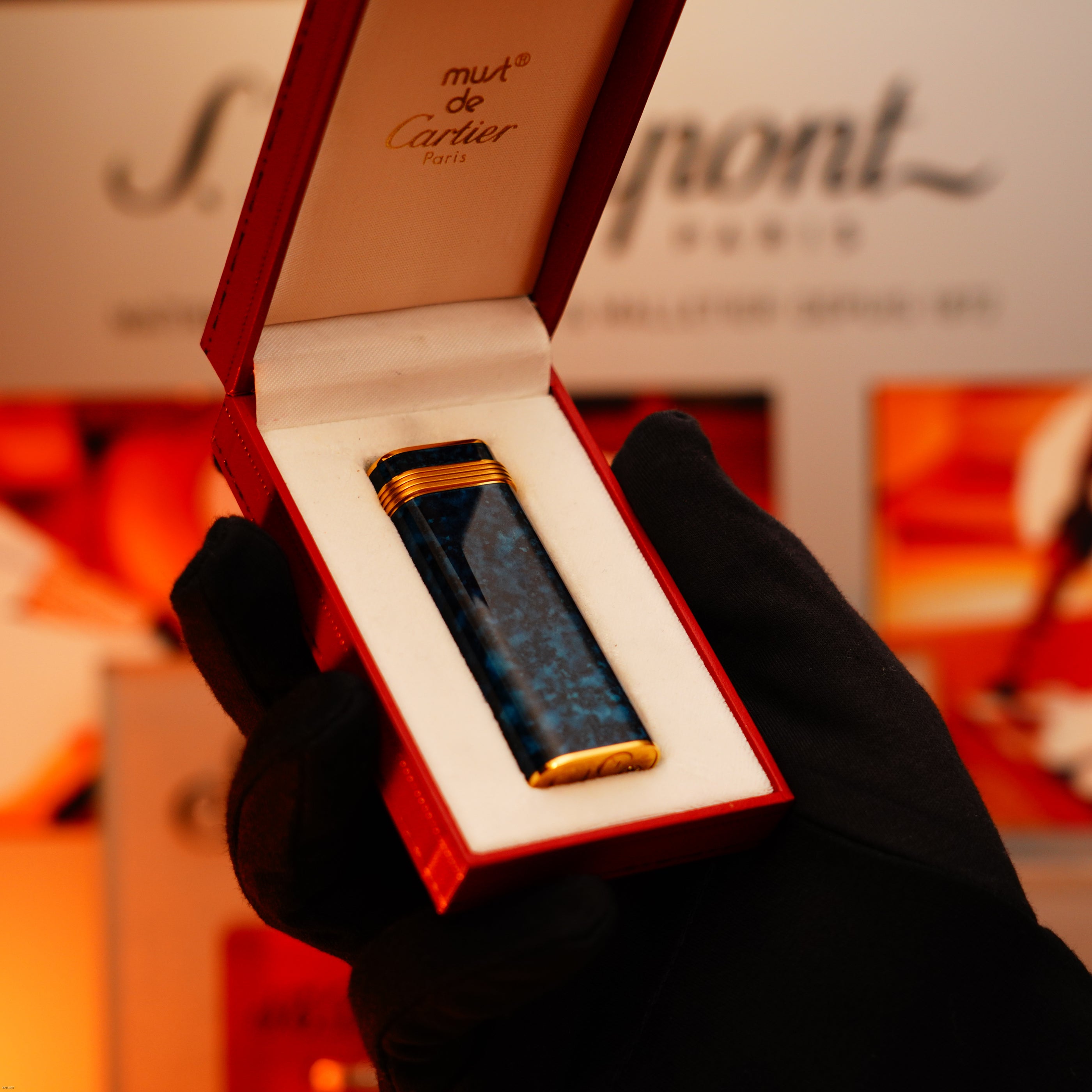 Vintage 1980 Cartier Oval 24k Gold Finish Lapiz Lacquer with 18k Trinity Ring On Door Le Must Lighter